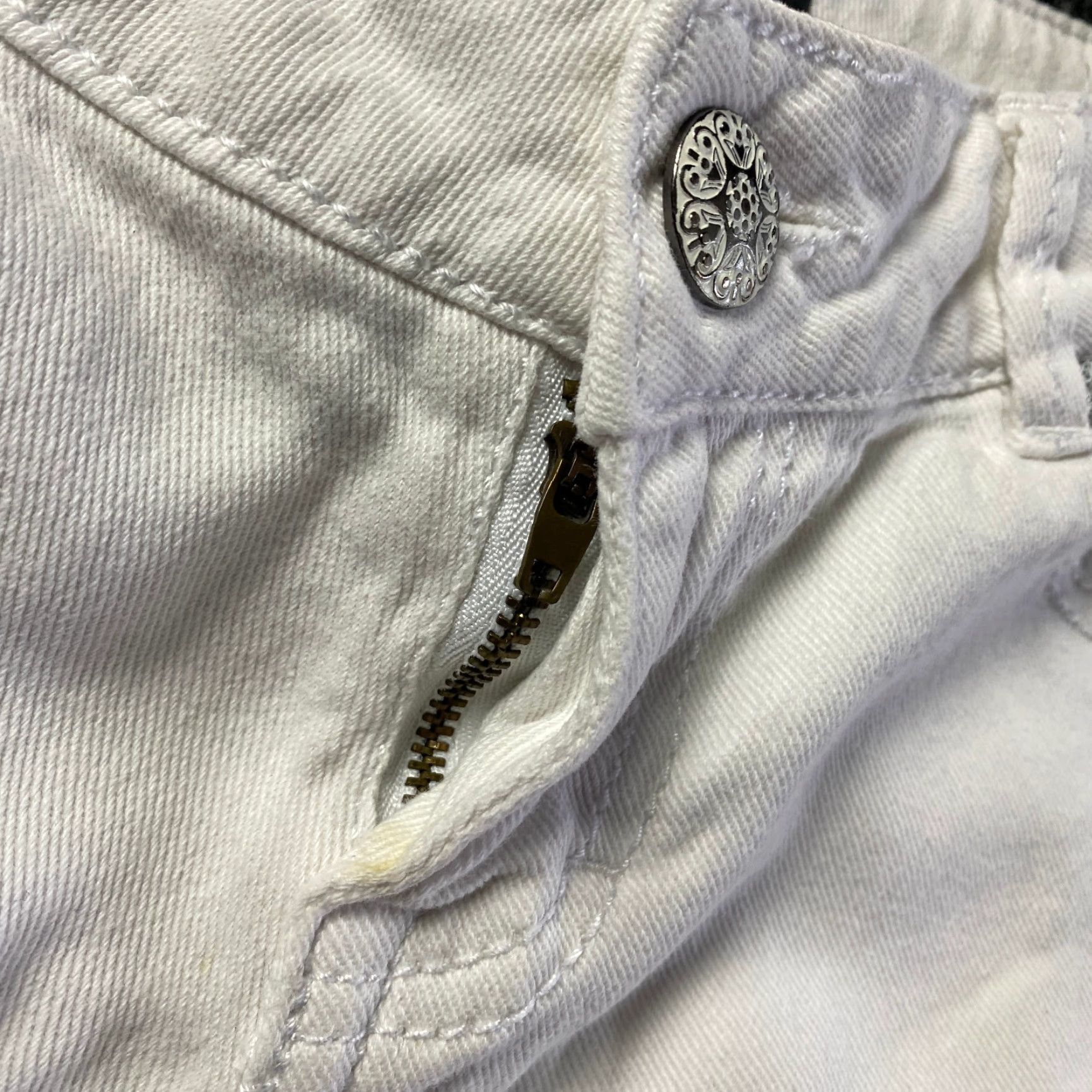 Denime VINTAGE Blue Spice Denim Shorts Womens 7 White 2" Inseam 90s Bohemian Grunge Low Rise Ultra Low Rise 2" Inseam Replacement? Size 28" / US 6 / IT 42 - 5 Thumbnail