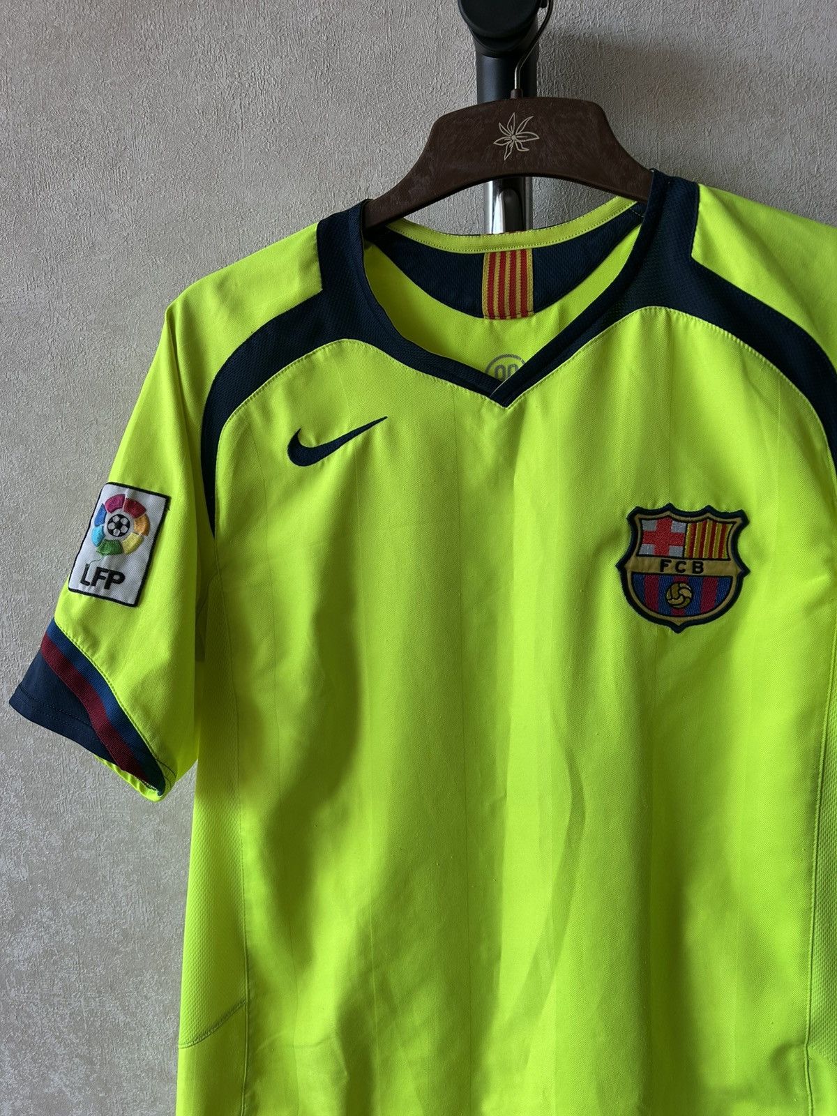 Nike Nike Barcelona 2005/06 Away Soccer Jersey Y2K Blokecore Size US S / EU 44-46 / 1 - 2 Thumbnail