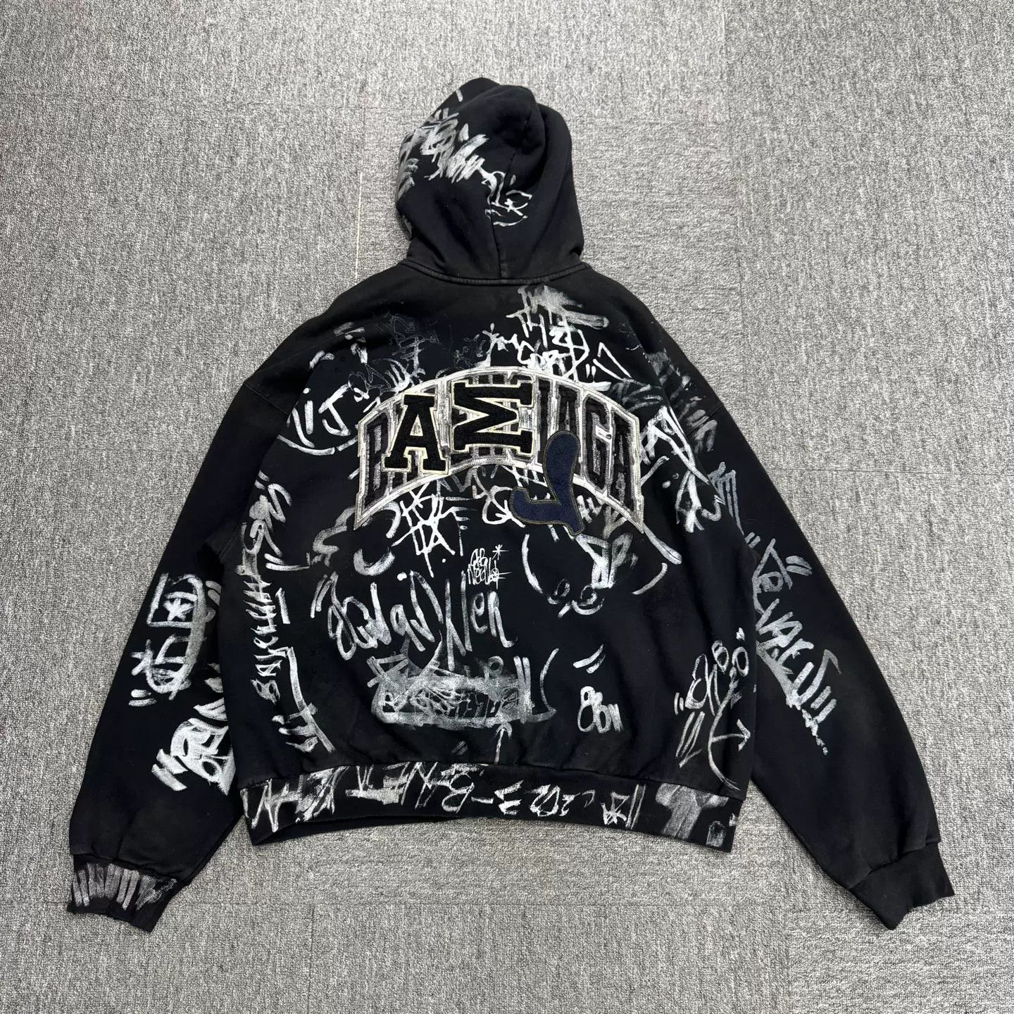 Balenciaga balenciaga man united graffiti hoodie size m Size US M / EU 48-50 / 2 - 5 Thumbnail