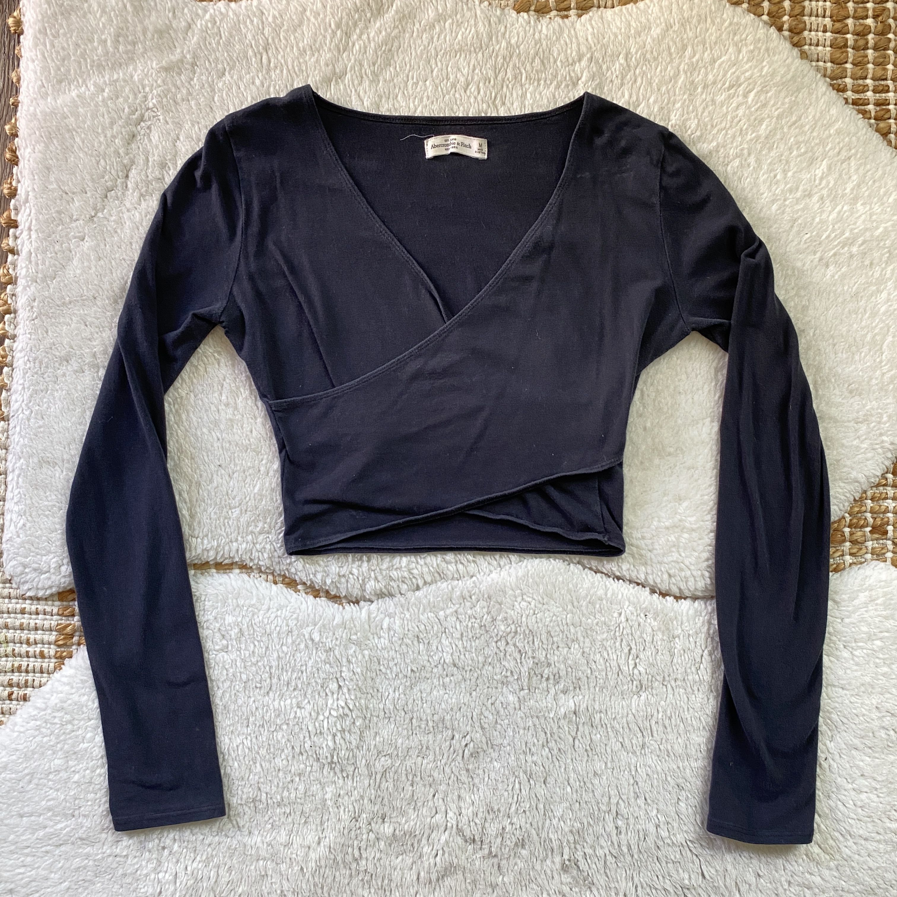 Abercrombie & Fitch Abercrombie & Fitch Cropped Wrap Long Sleeve Top Size M / US 6-8 / IT 42-44 - 1 Thumbnail