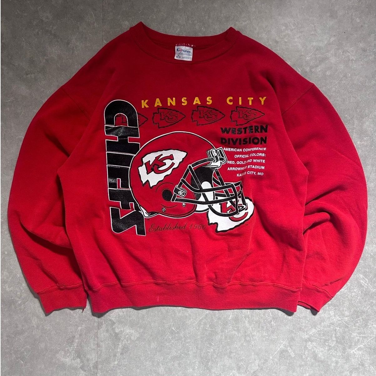 Hanes 90s Vintage Kansas City Chiefs Helmet Red Crewneck Size XL Size US XL / EU 56 / 4 - 1 Thumbnail