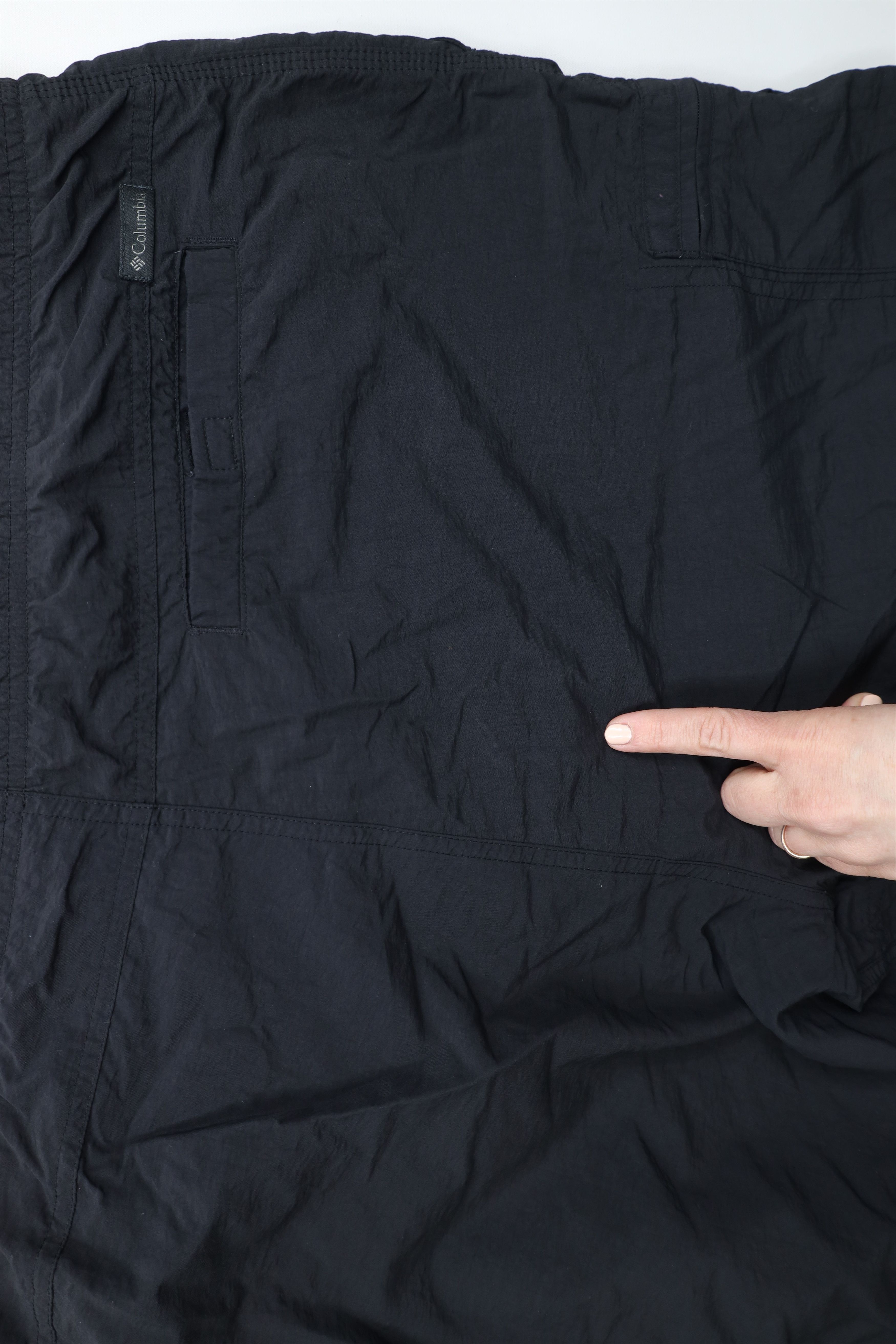 Columbia × Vintage Vintage Columbia Lined Above Knee Cargo Shorts Baggies Black Size US 36 / EU 52 - 15 Thumbnail