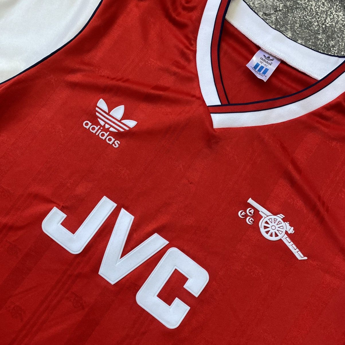 Adidas Vintage Adidas FC Arcenal 1986 JVC Rare home soccer jersey Size US M / EU 48-50 / 2 - 3 Thumbnail