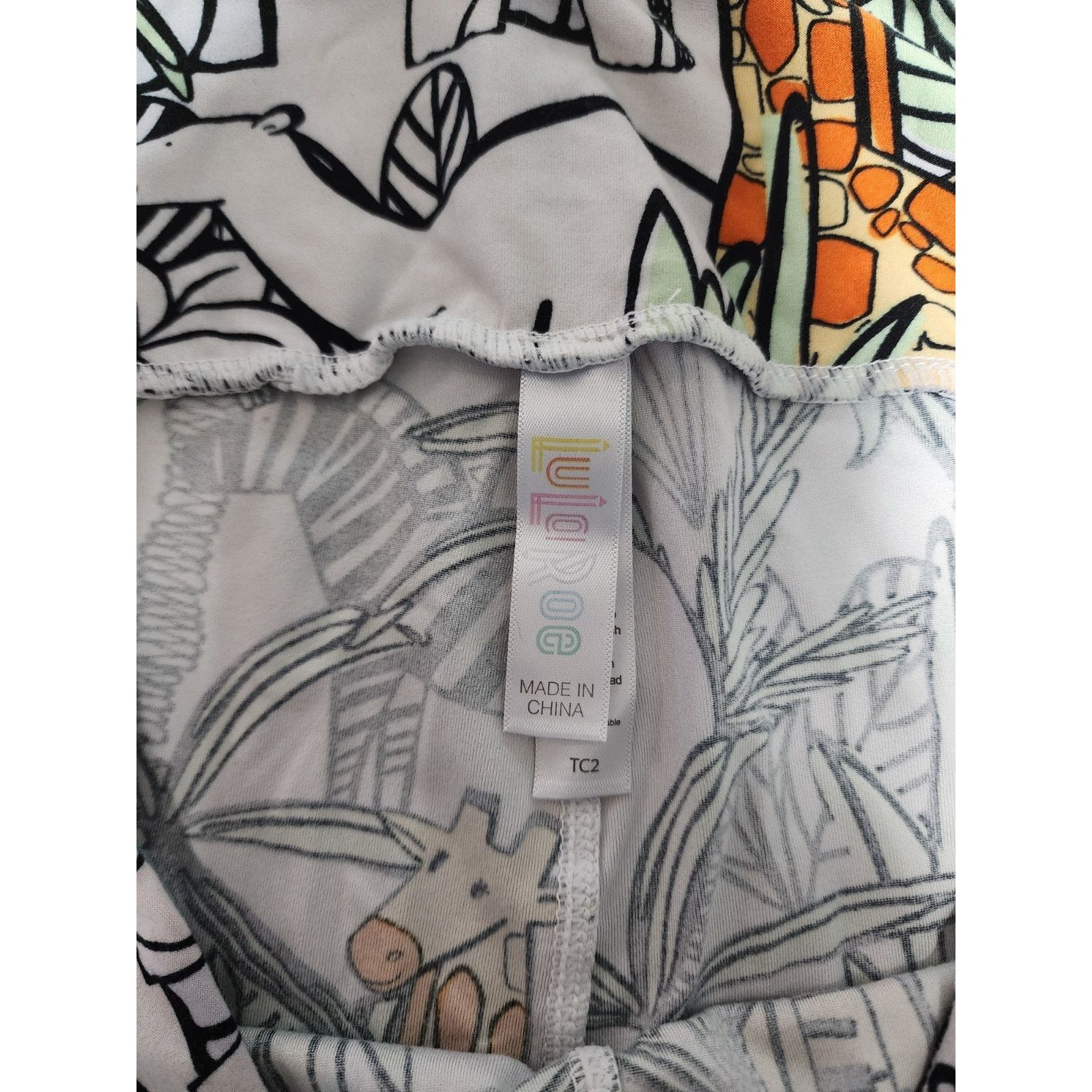 Other LuLaRoe leggings in a vibrant "Safari" one size Tall & curvy Size 27" / US 4 / IT 40 - 4 Thumbnail