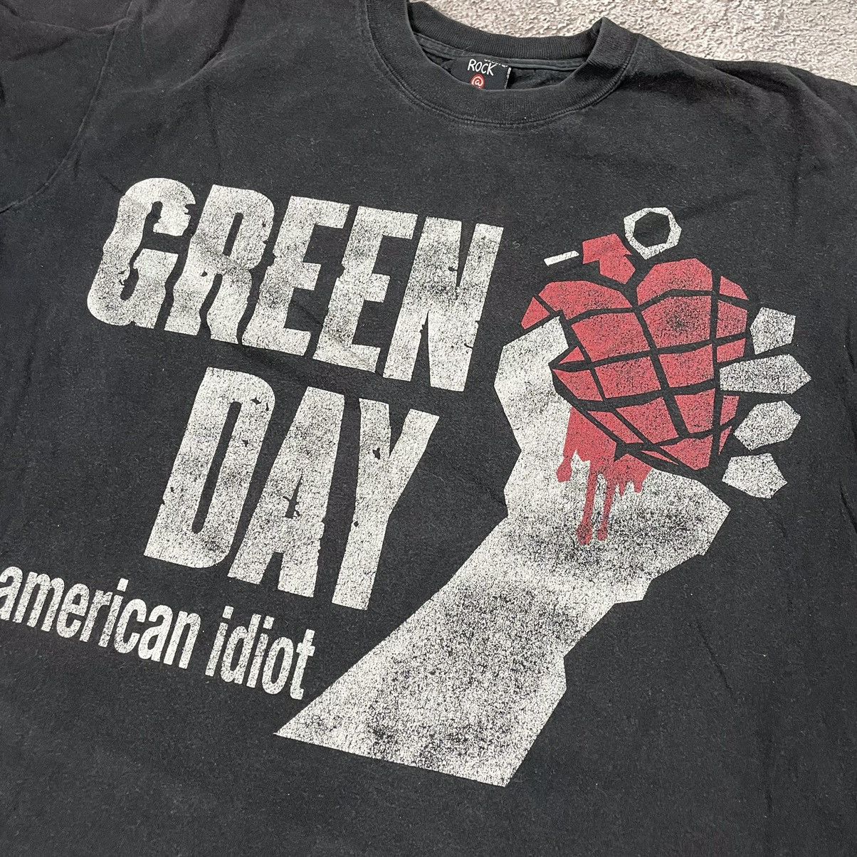 Vintage Vintage 90s Green Day American Idiot Faded Graphic Band Tee Size US S / EU 44-46 / 1 - 2 Thumbnail