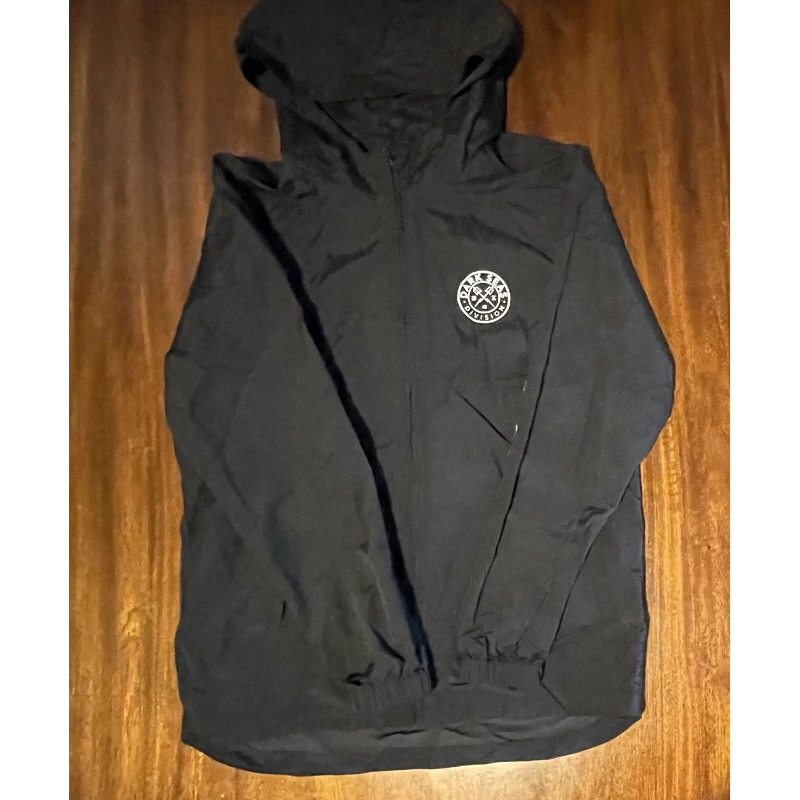 Vintage Dark Seas Jacket Windbreaker Hooded Nylon Black M Men Wind-Resistant Full Zip Pockets Logo Outdoors Surfer Skateboarding 90s Style Size US M / EU 48-50 / 2 - 6 Thumbnail