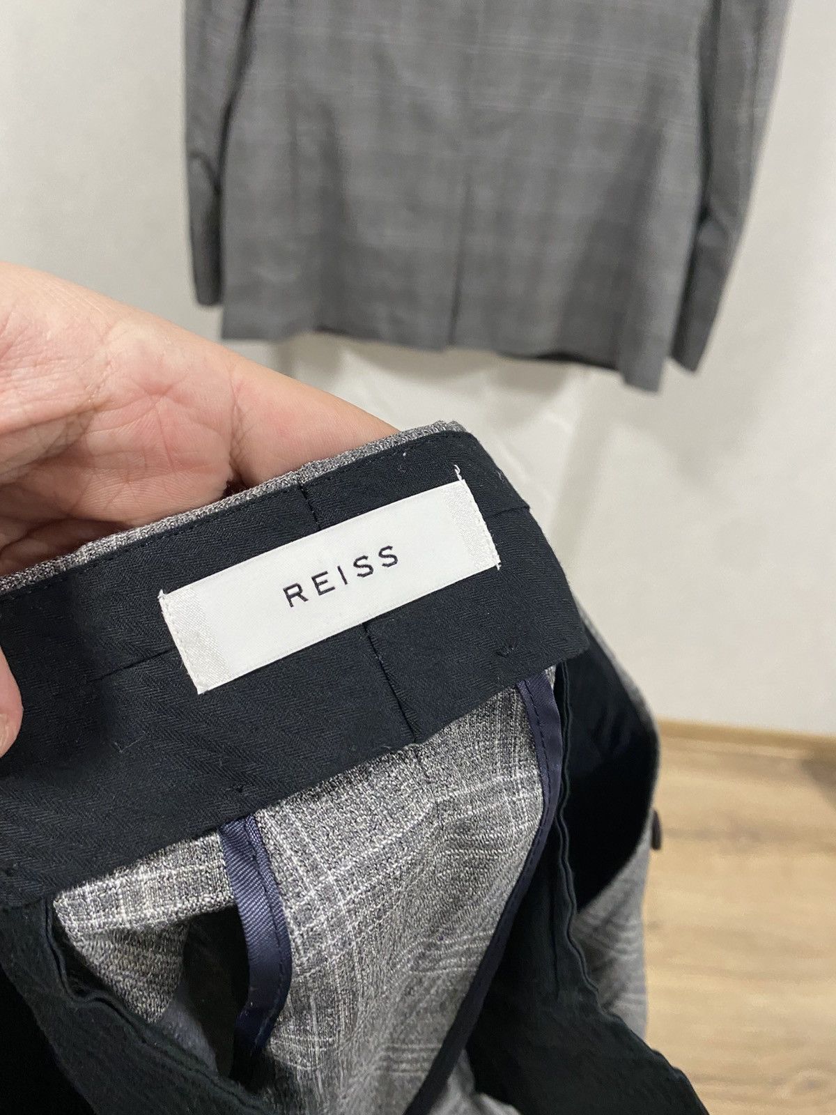 Reiss Reiss Three-piece Grey Checkered Wool Suit Size: 42R Size 42R - 21 Thumbnail