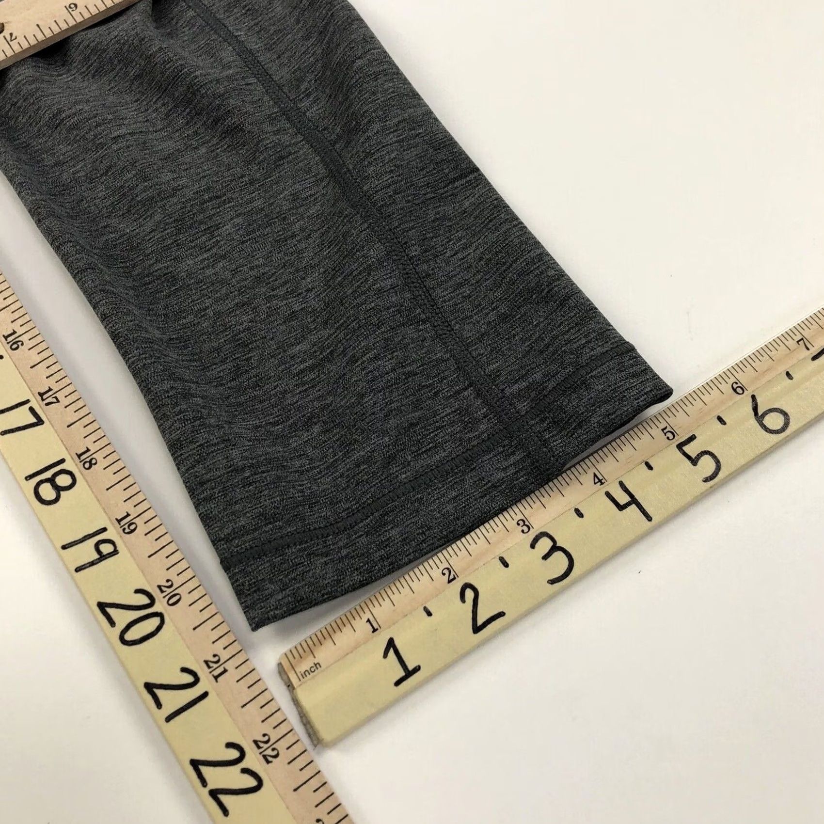 Athleta Athleta Capri Leggings 1X Black Stash Pocket Plus 29 in 19 in Inseam Legging Size 40" / US 18 - 6 Thumbnail