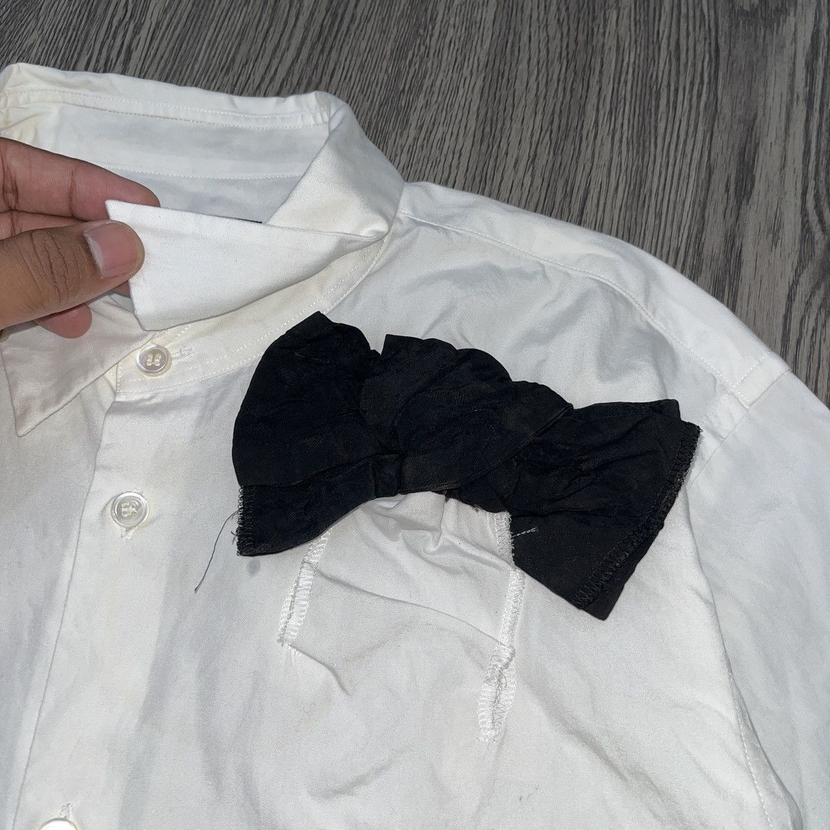 Comme des Garcons Homme Plus Classic white shirt with a unique touch 🎀 Black bow Size US S / EU 44-46 / 1 - 4 Thumbnail