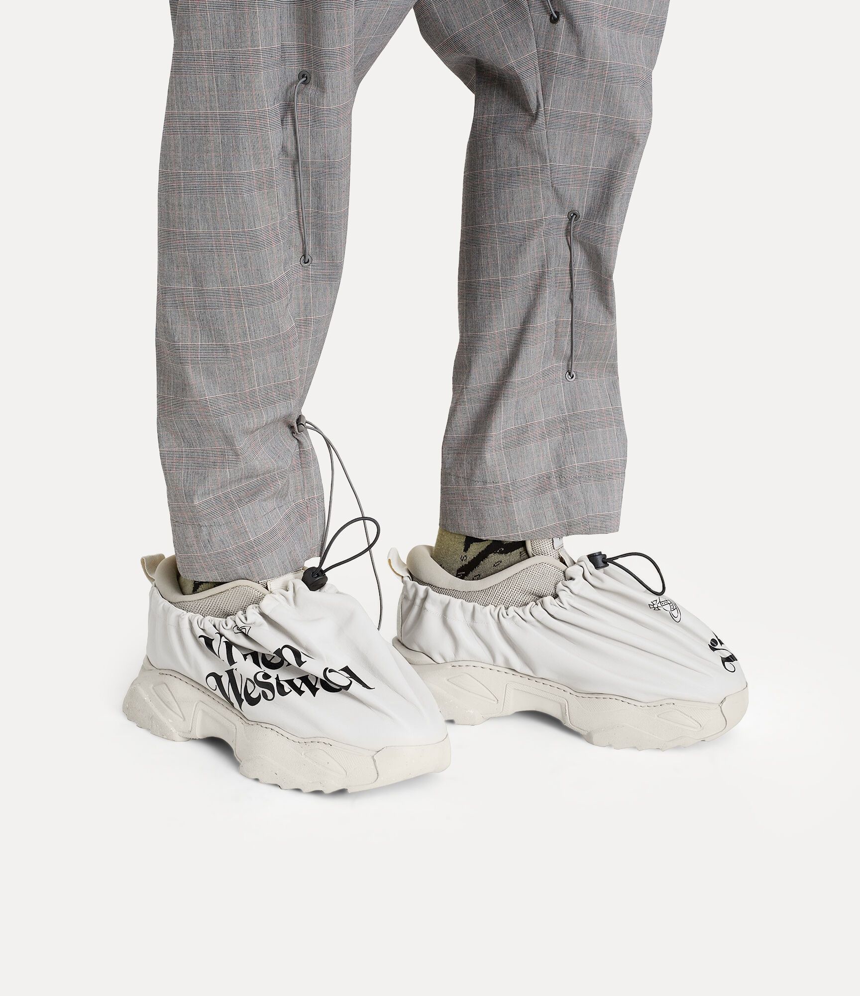 Vivienne Westwood o1f1d3z0525 Romper Bag Low-Top Sneakers in White Size US 8 / EU 41 - 2 Thumbnail