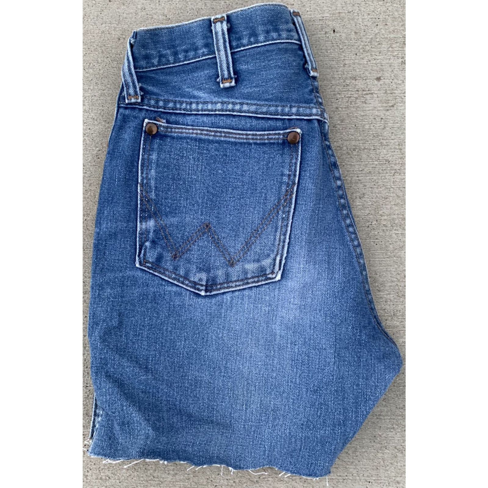 Wrangler VINTAGE Wrangler Jeans shorts western cut offs made in USA Sz 28 27” waist Denim Blue 1970s Rockabilly Mens Womens Size 28" / US 6 / IT 42 - 5 Thumbnail