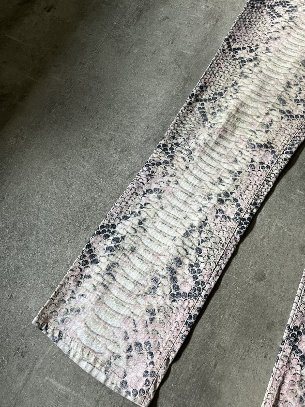 Roberto Cavalli Roberto Cavalli A/W 2002 Python effect pants very rare Size US 30 / EU 46 - 4 Thumbnail