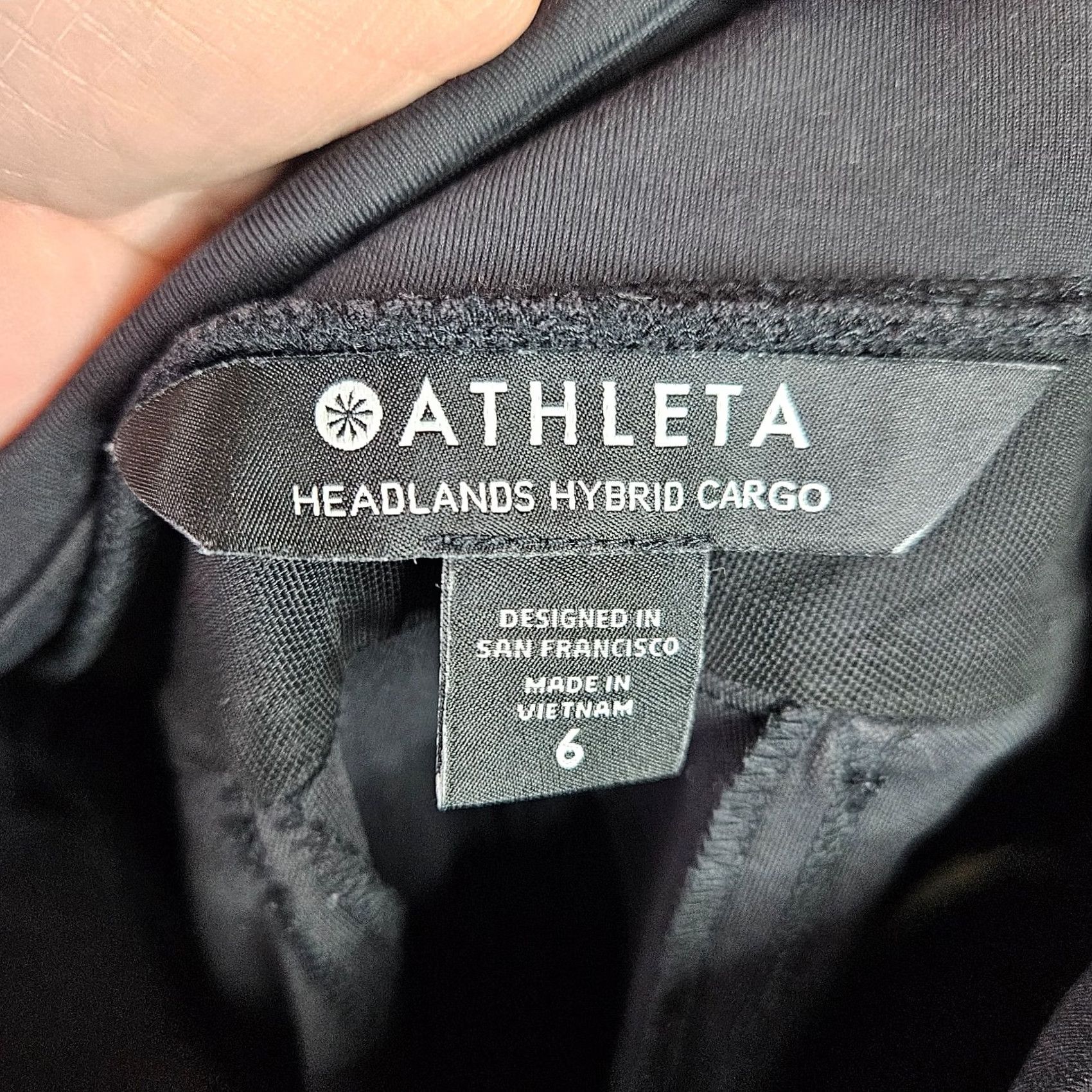 Athleta Athleta Headlands Hybrid Cargo Pants Women Size 6 Black Stretch Hiking Travel Casual Size 28" / US 6 / IT 42 - 6 Thumbnail
