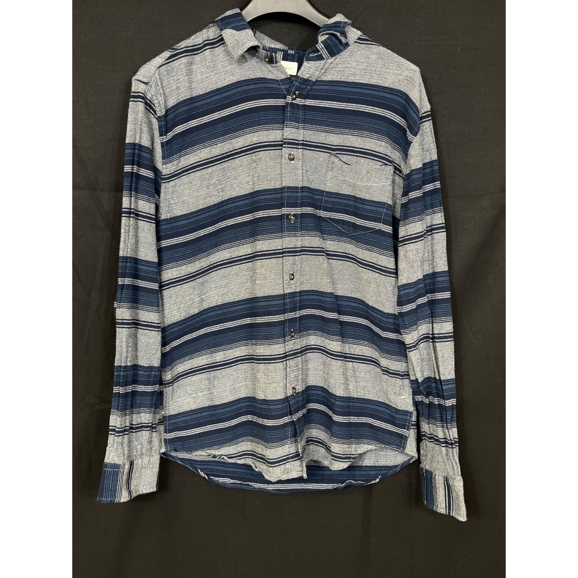 Aeropostale Aeropostale SKU 7607 Mens Blue And gray Striped Button Down Size US L / EU 52-54 / 3 - 1 Thumbnail