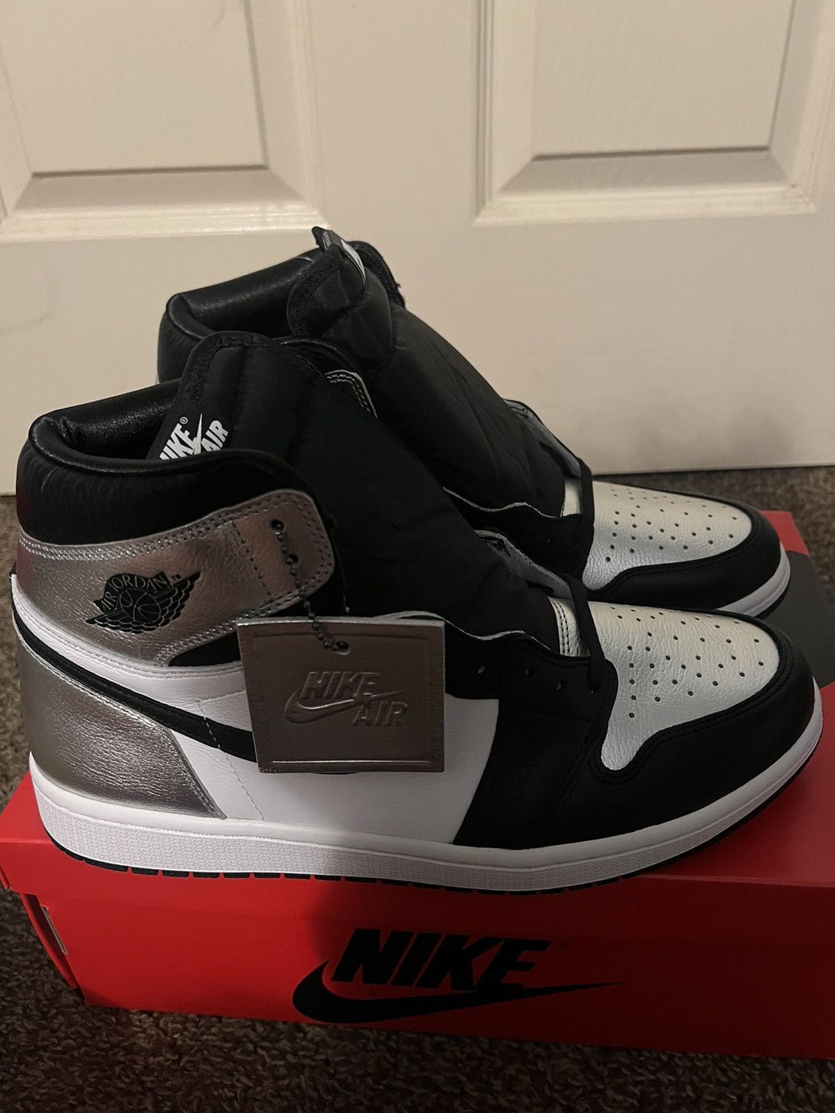 Jordan Brand Jordan 1 “ Silver toe” Size US 10.5 / EU 43-44 - 3 Thumbnail
