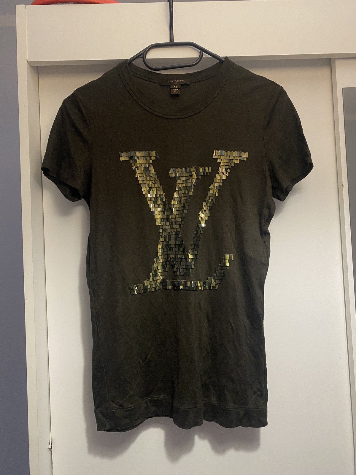 Louis Vuitton Luxury louis vuitton rare sequins big logo rare blouses Size XS / US 0-2 / IT 36-38 - 1 Thumbnail