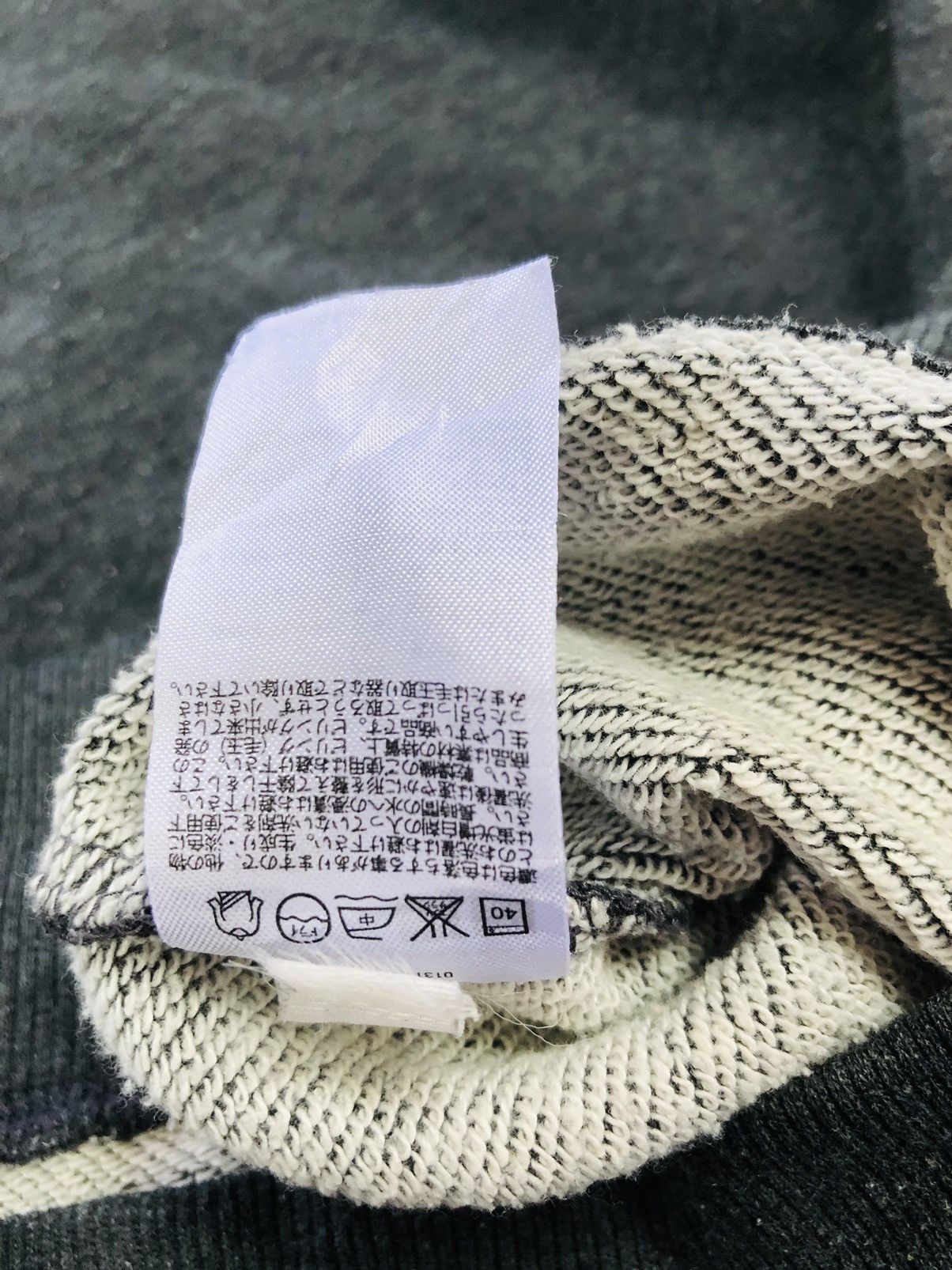 Uniqlo Uniqlo Distressed Simple Sweatshirt Size US M / EU 48-50 / 2 - 13 Thumbnail