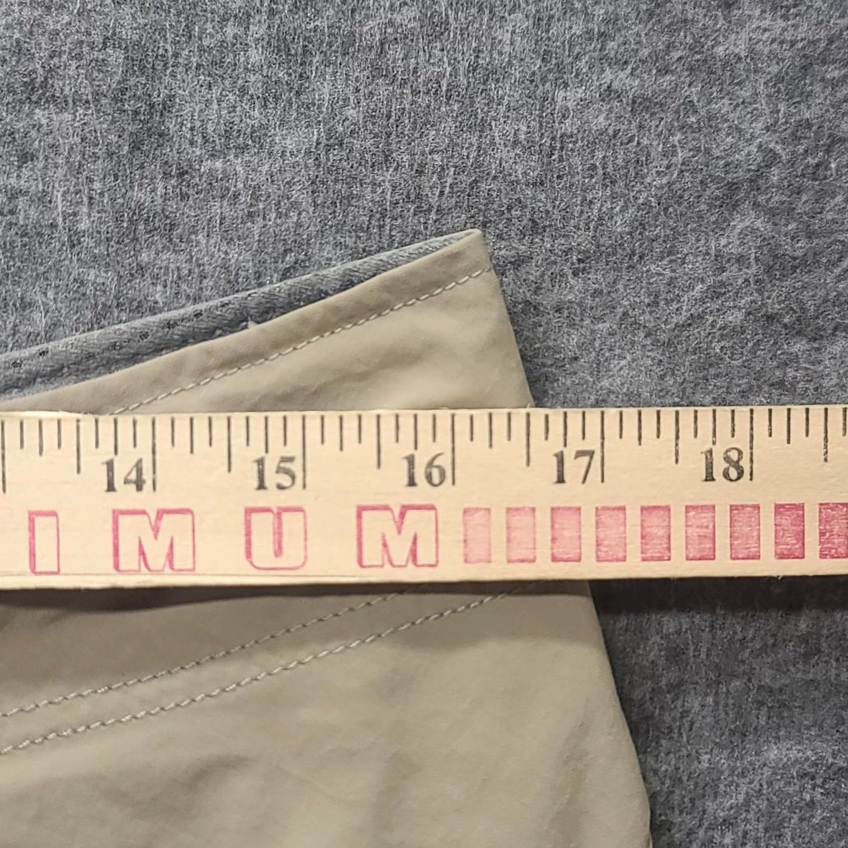 Mountain Hardwear VINTAGE Mountain Hardwear Cargo Shorts Mens M Regular Beige Nylon" Size US 31 - 3 Thumbnail