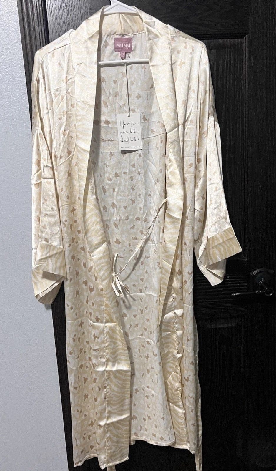 Show Me Your MuMu Show Me Your MUMU Robe One Size Silky Satin Soft Size ONE SIZE - 1 Thumbnail