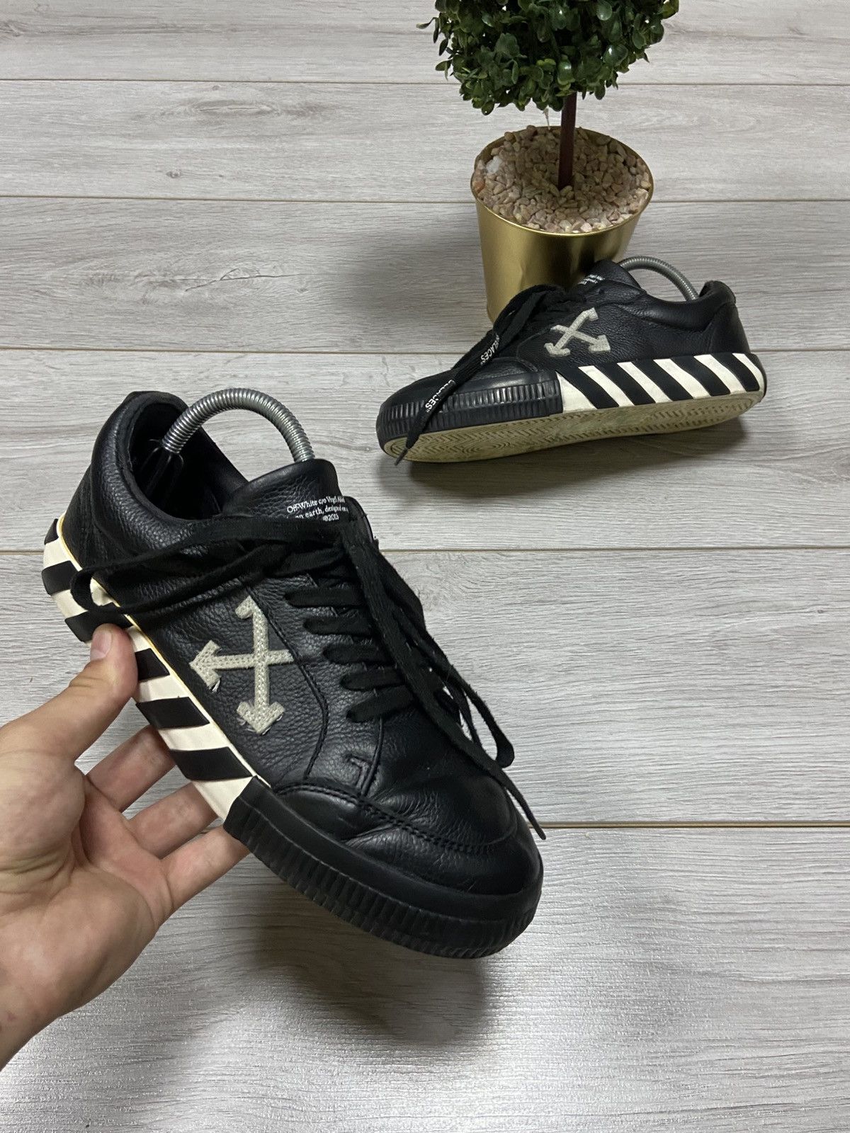 Off-White leather vulcanized arrows tape sneakers