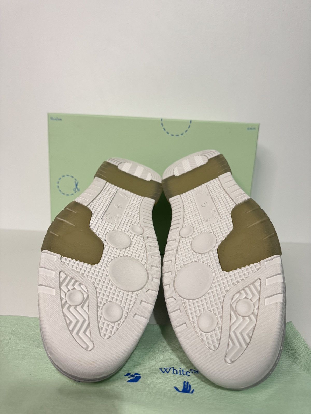 Off-White Off-White Out Of Office Sneakers White/Grey SZ 48 New w/ Box Size US 14 / EU 47 - 9 Thumbnail