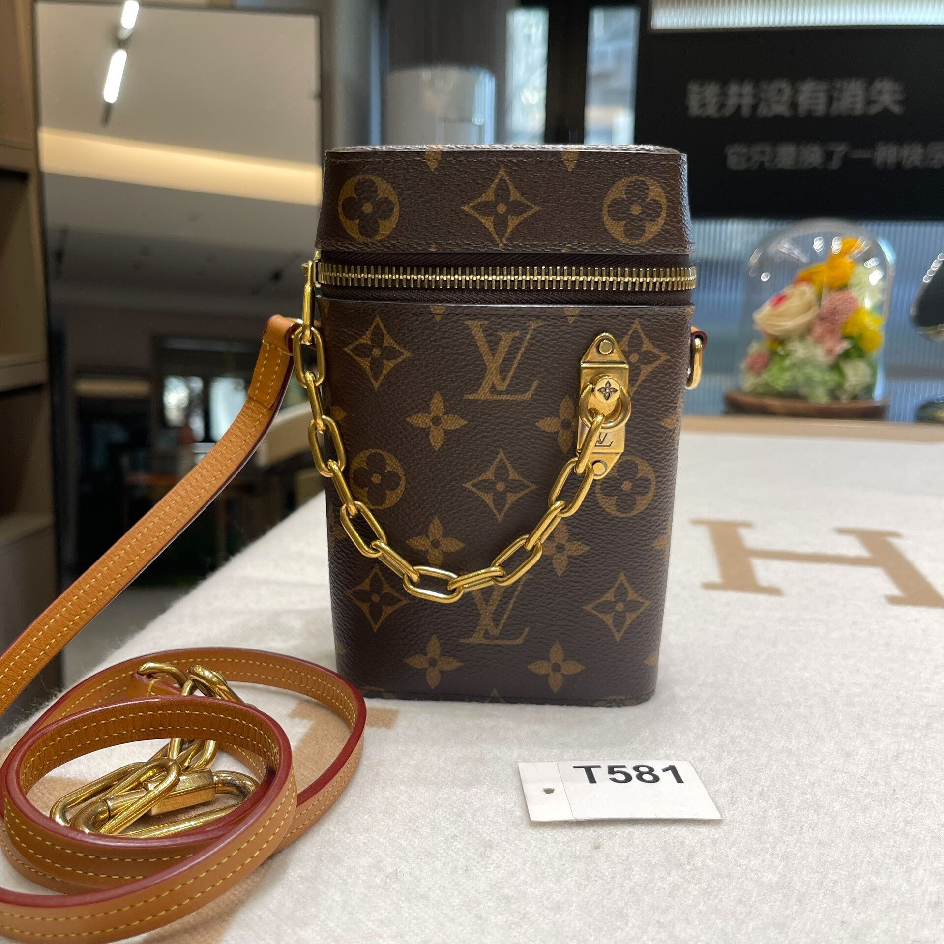 Louis Vuitton Pre-loved Bag Very good condition Size ONE SIZE - 1 Thumbnail