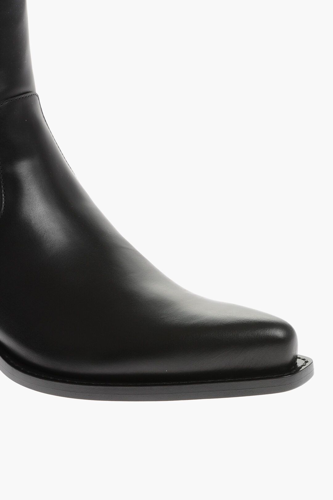 og1mm0424 Pointed Leather Boots in Black