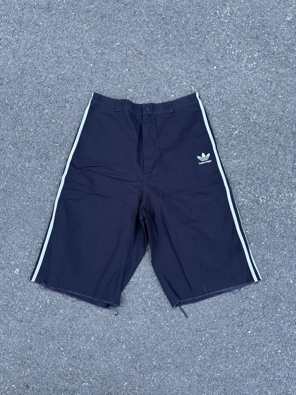 Balenciaga Balenciaga Adidas Shorts with distressed Hem Sz.L Size US 34 / EU 50 - 1 Thumbnail