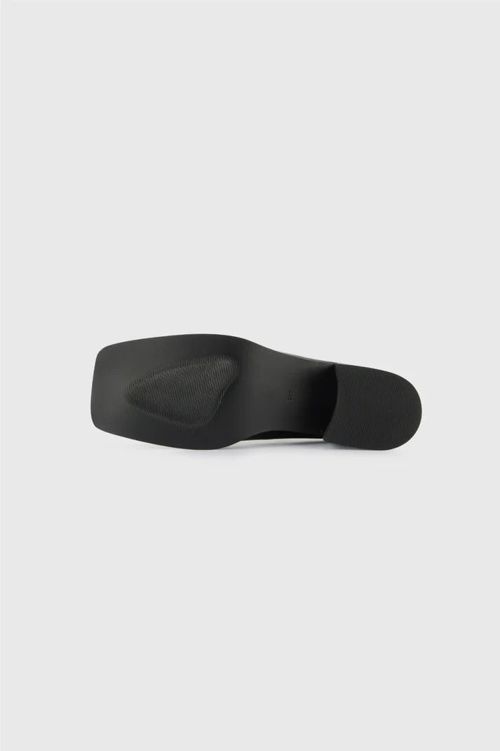 Designer Korean Loafer Heel in Black Cracked Leather Size US 9 / IT 39 - 10 Thumbnail