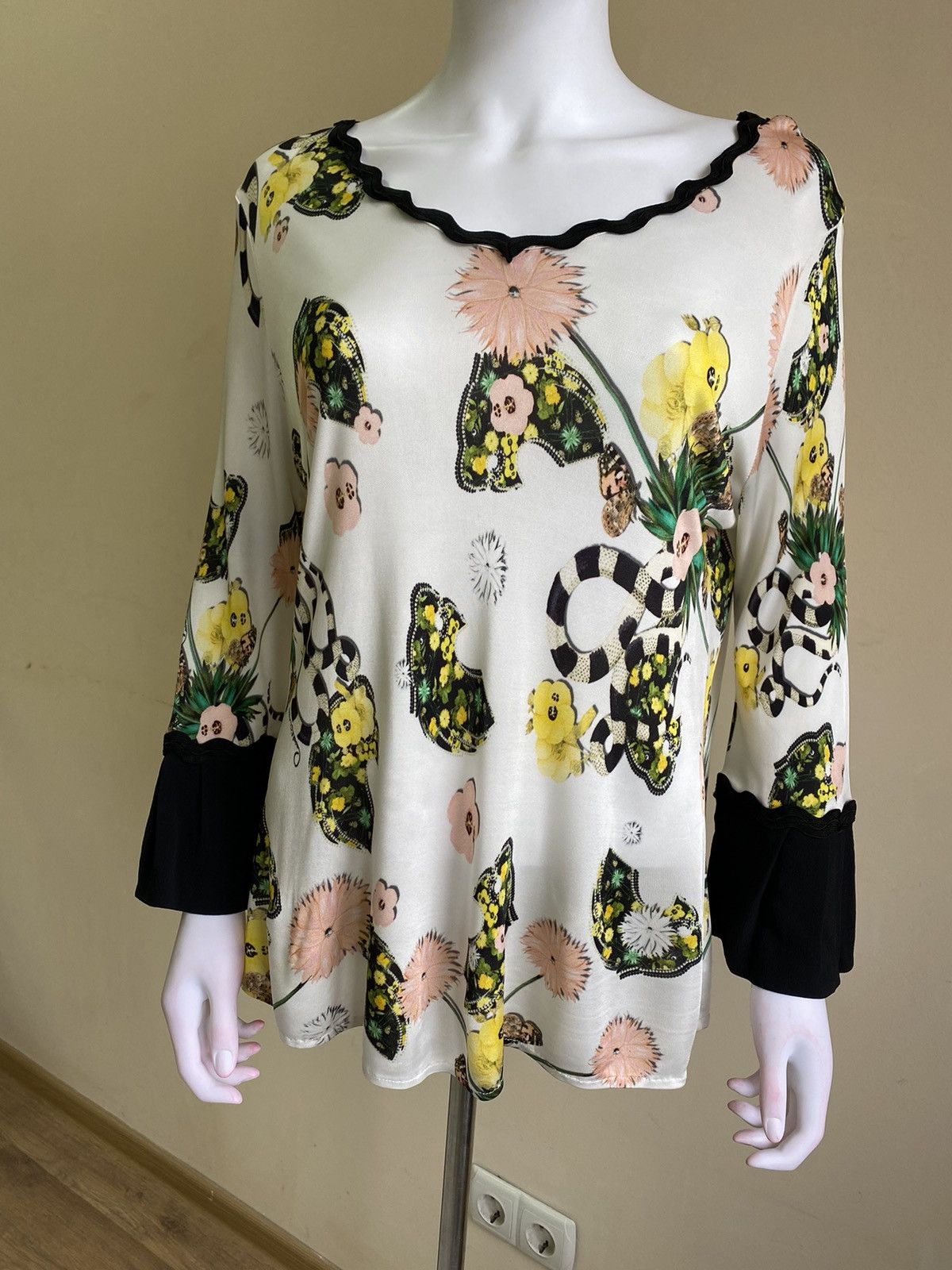 Roberto Cavalli Roberto Cavalli Class Floral Long Sleeve Top Size M-L Size M / US 6-8 / IT 42-44 - 3 Thumbnail