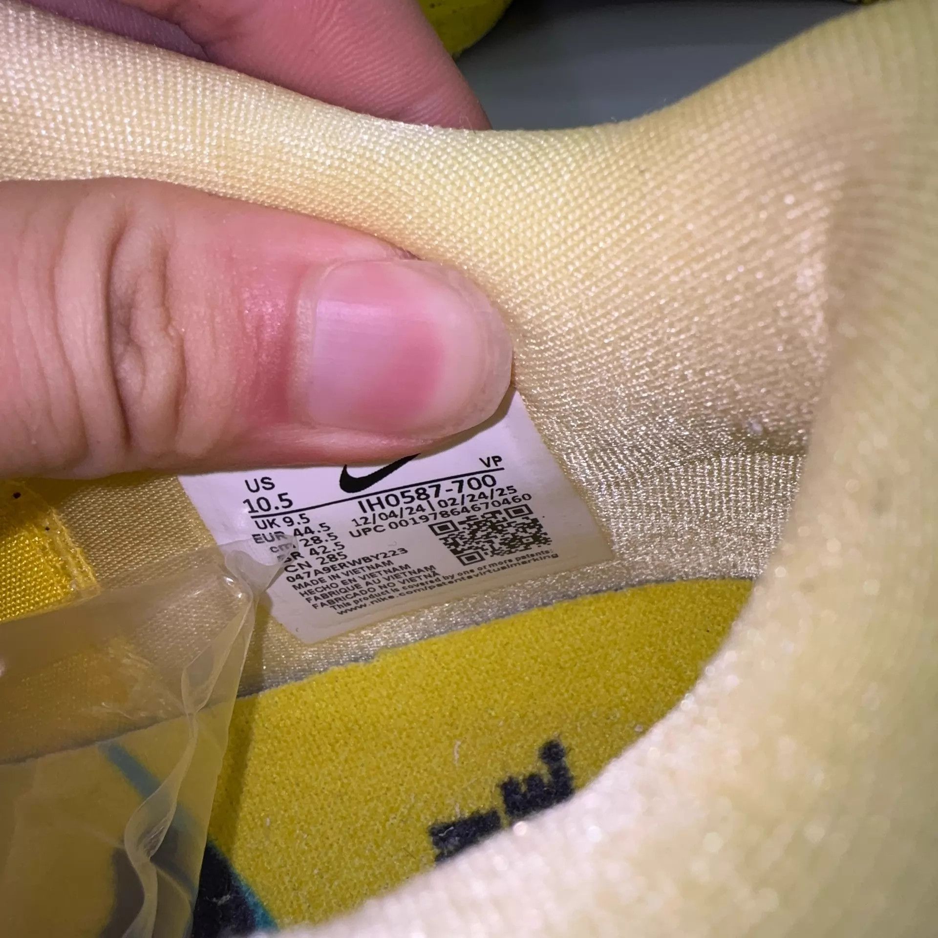 Nike Nike Kobe 4 Yellow Size 44.5 Size US 10.5 / EU 43-44 - 7 Thumbnail