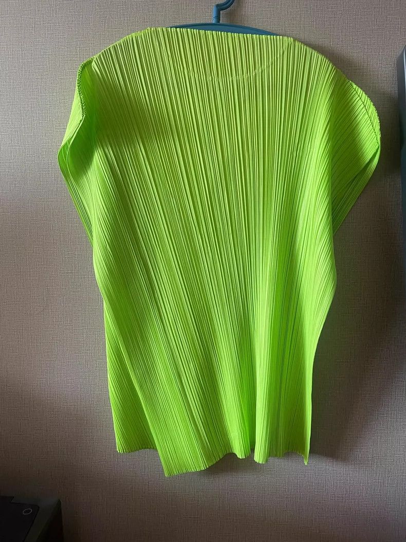 Issey Miyake Issey Miyake size:3 Green pleated kelp top Size S / US 4 / IT 40 - 2 Thumbnail