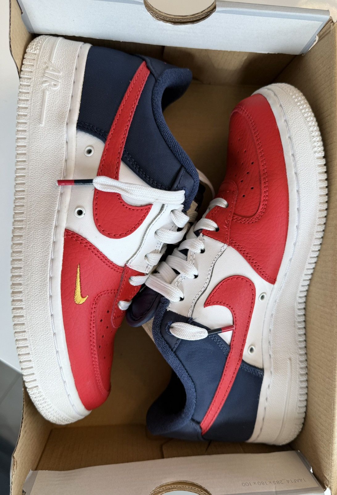 Nike Nike Air Force 1 LV8 (GS) Size US 5 / EU 37 - 2 Thumbnail
