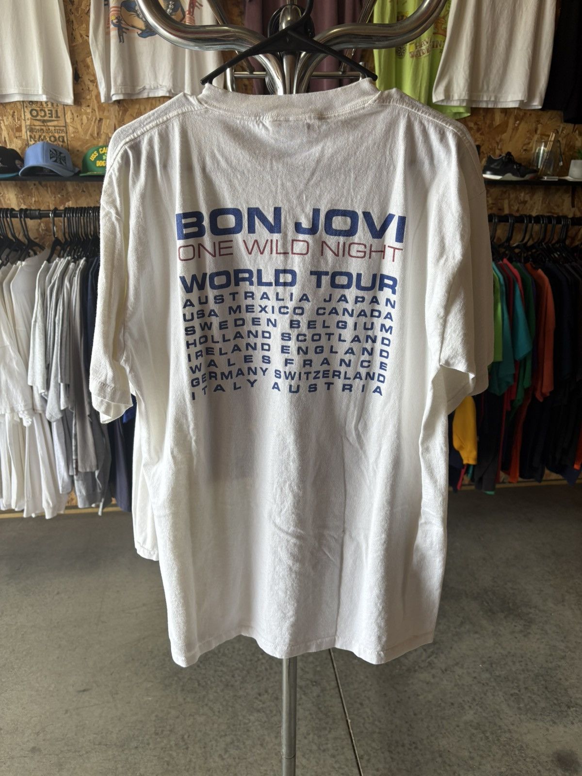 Band Tees 2001 Bon Jovi One wild Night Tour T-Shirt Size US XL / EU 56 / 4 - 2 Thumbnail