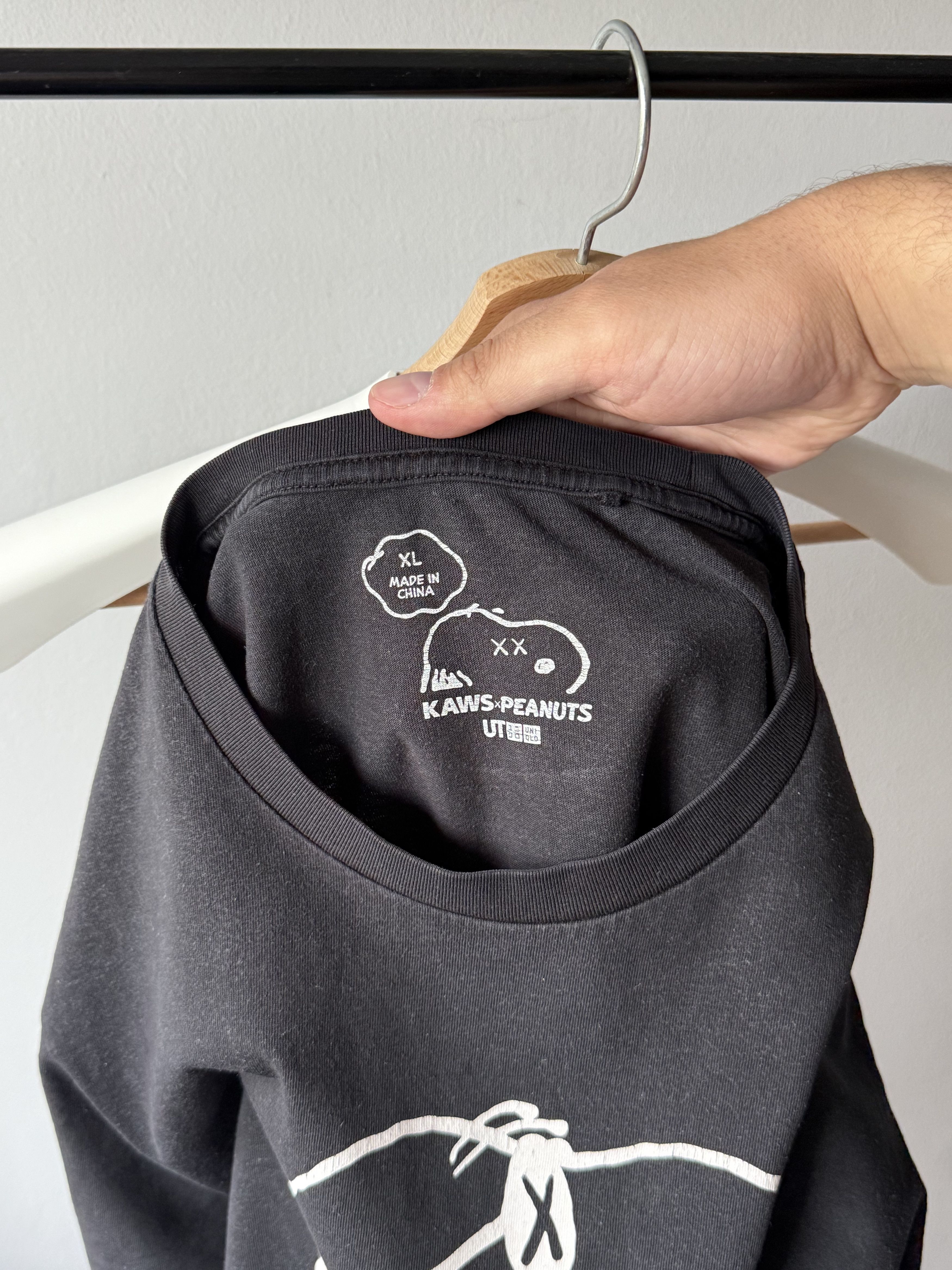 Kaws × Peanuts × Uniqlo Uniqlo x Kaws x Peanuts Snoopy Joe Cool Black Print T-Shirt Size US XL / EU 56 / 4 - 9 Thumbnail