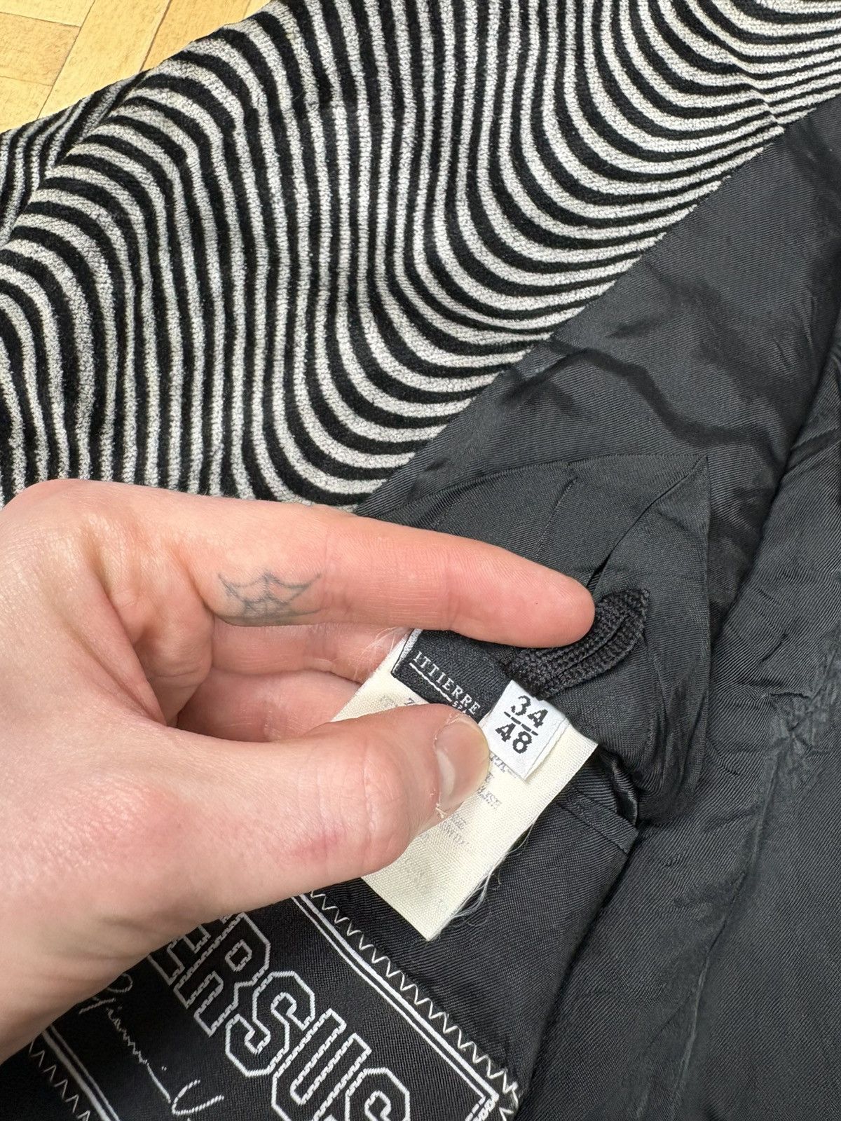 Versace vintage 90s Versus by Gianni Versace velour blazer jacket Size 38L - 5 Thumbnail