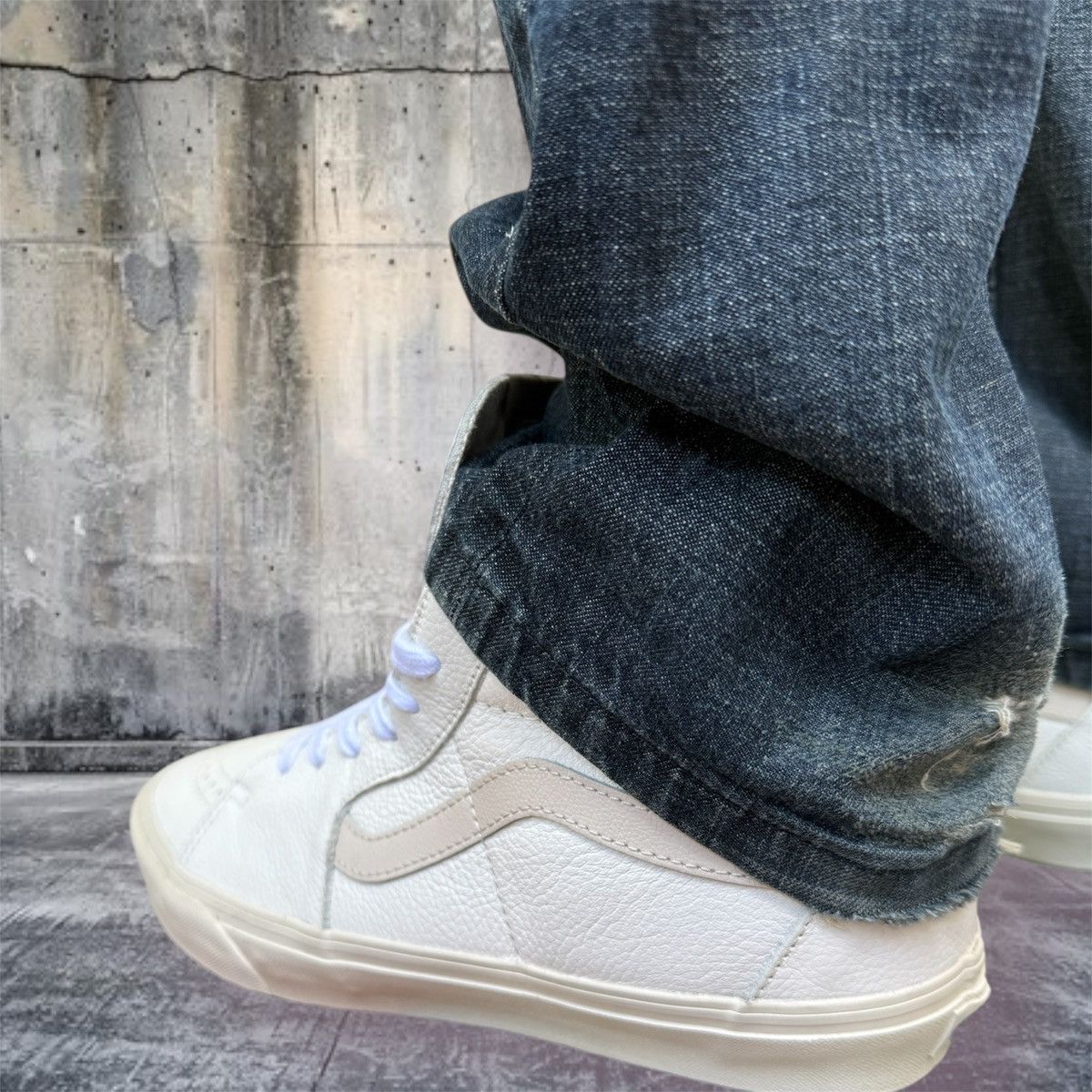 A.P.C. Straight Leg Well-Worn Fades Size US 29 - 13 Thumbnail