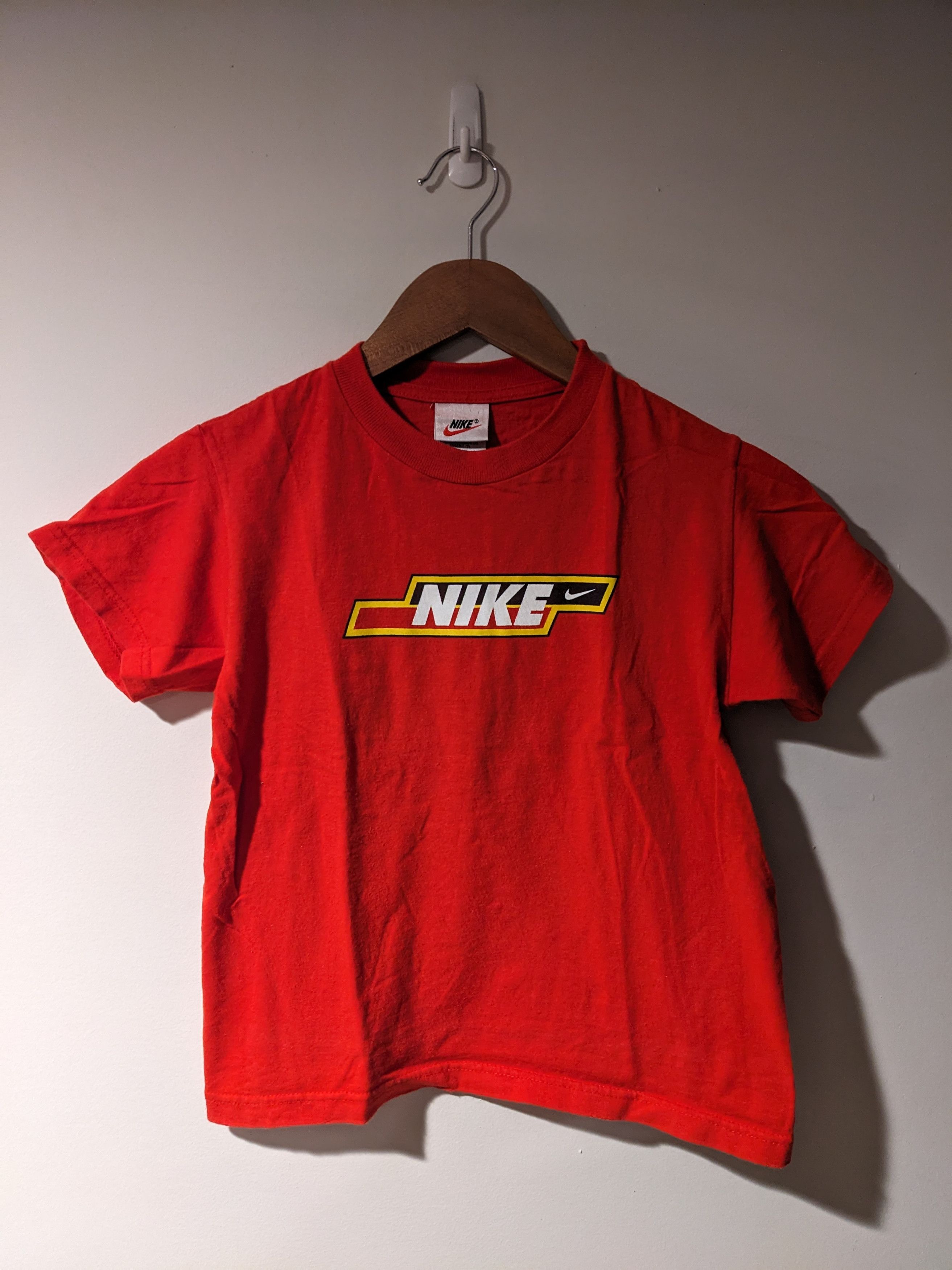 Nike × Vintage Vintage 90s Nike Spell Out Red Youth Large T-shirt Size US L / EU 52-54 / 3 - 1 Thumbnail