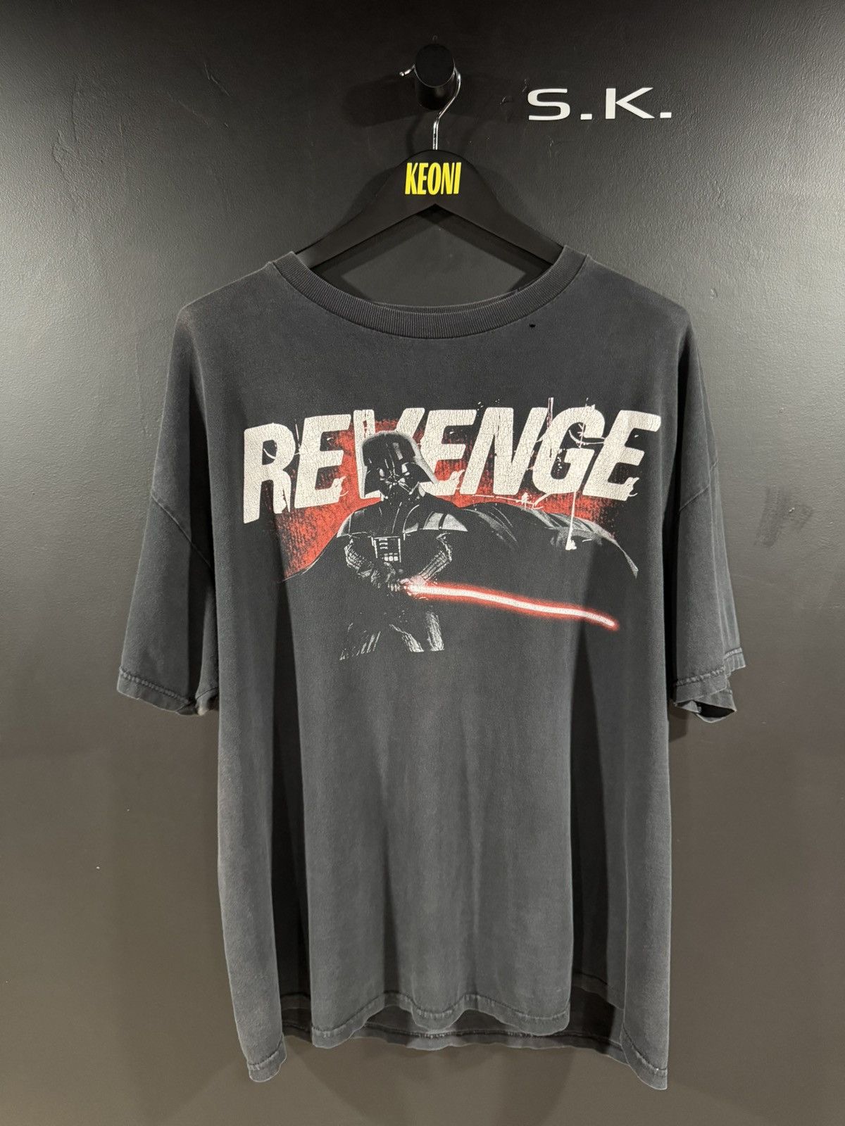 Star Wars 2000s Y2K Vintage Star Wars Darth Vader Revenge Faded Tee XL Size US XL / EU 56 / 4 - 1 Thumbnail