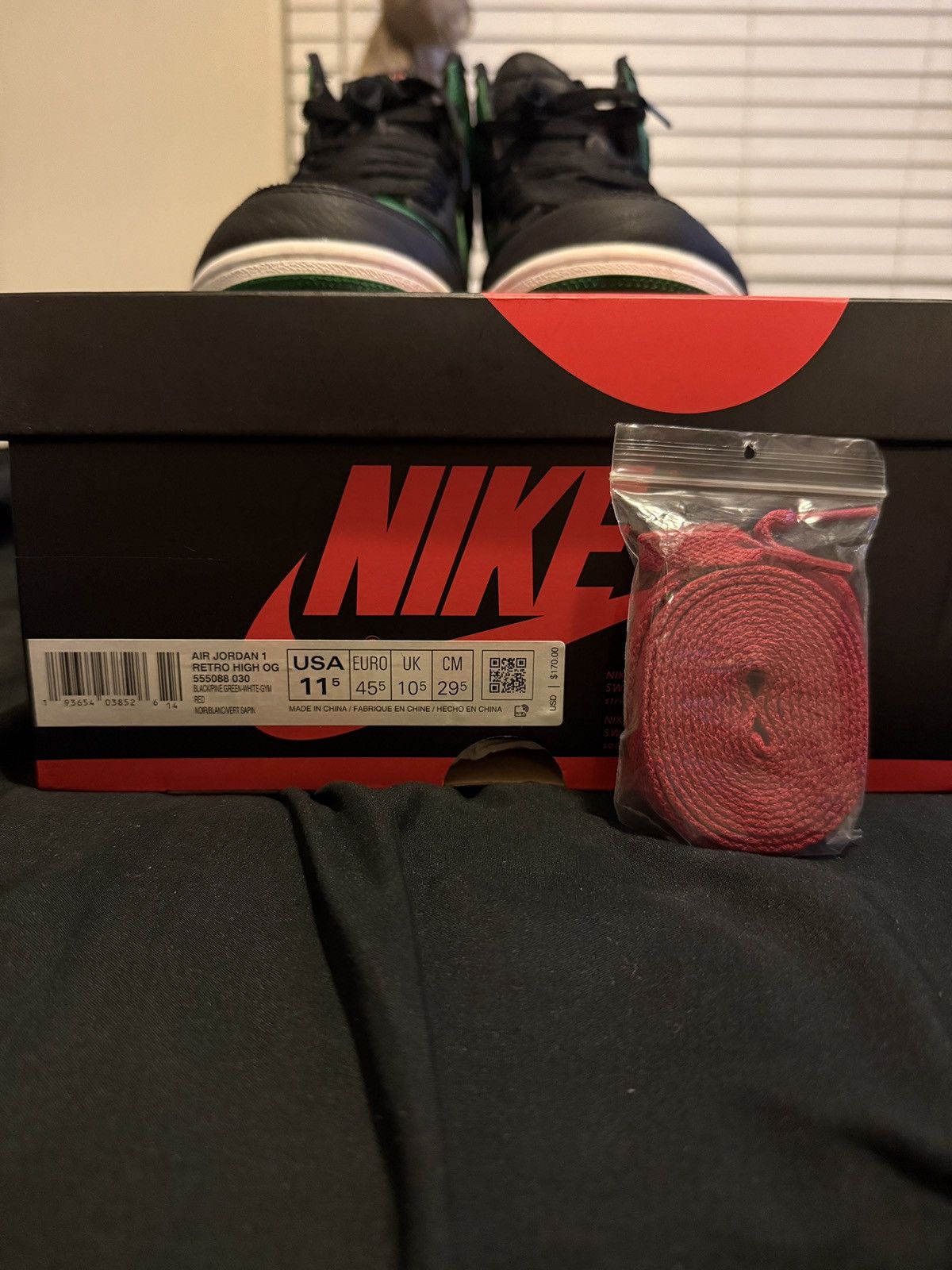Jordan Brand 2020 Air Jordan 1 Retro High OG 'Pine Green 2.0' Size US 11.5 / EU 44-45 - 8 Thumbnail