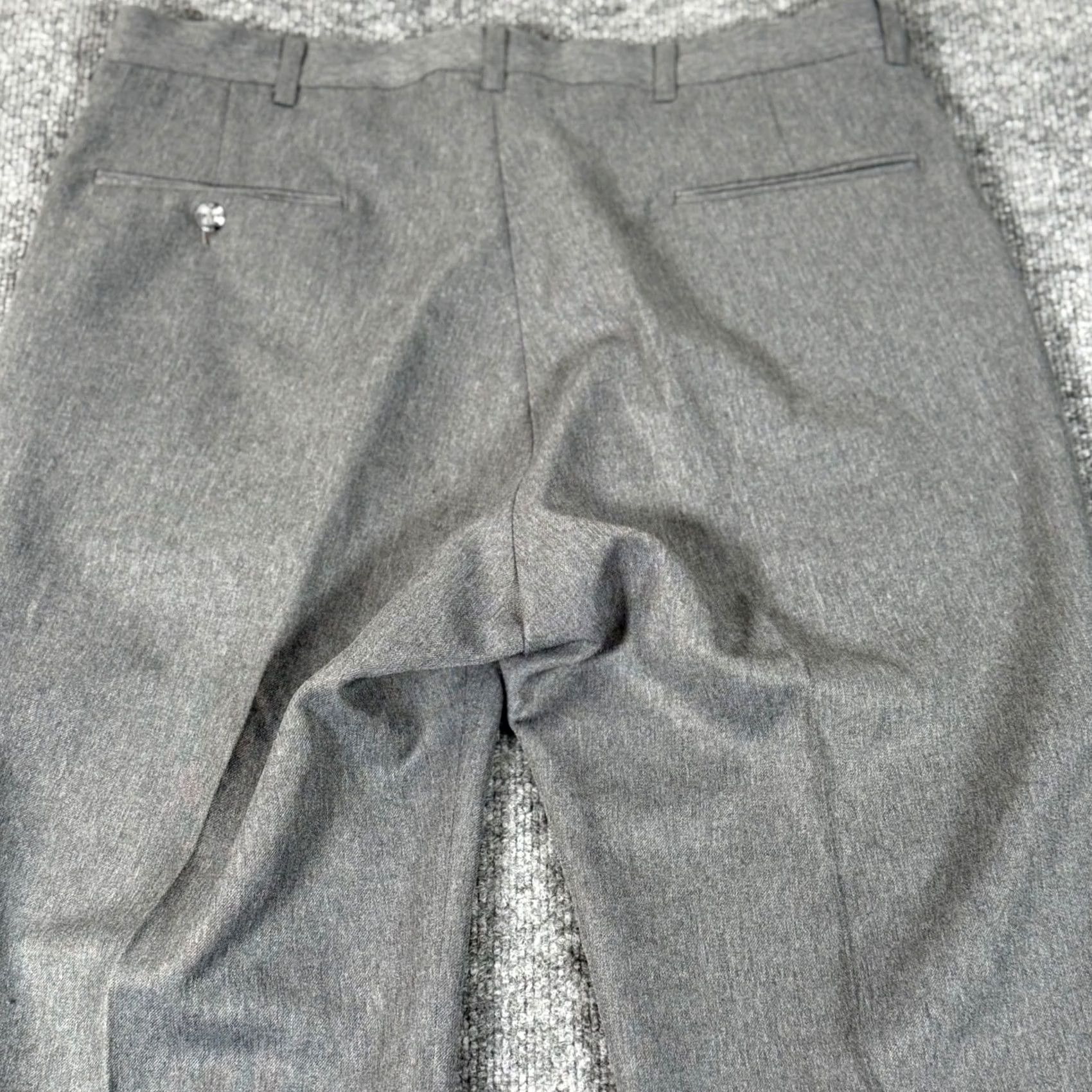 Vintage VINTAGE Botany 500 Gray Pleated Dress Pants 34x33.5 XL MenDress Pants Business Workwear Easy Care Pockets Solid Front Pleated Slit Button ZIP USA Size US 34 / EU 50 - 7 Thumbnail