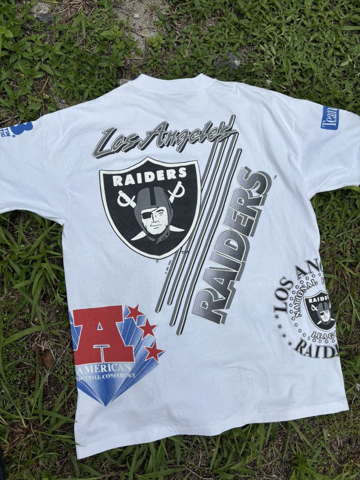 NFL Vintage Los Angeles Raiders Bulletin Tshirt All Over Print Size US XL / EU 56 / 4 - 4 Thumbnail