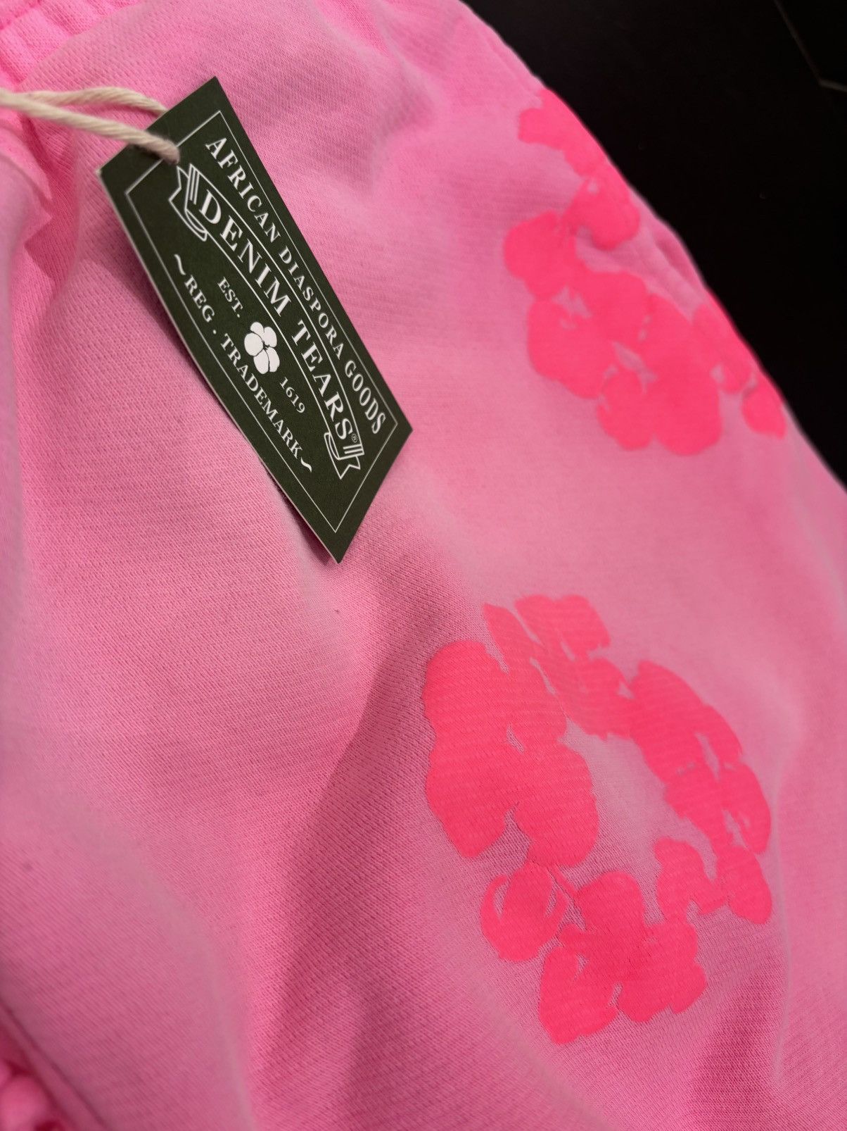 DENIM TEARS Denim Tears Mono Cotton Wreath Sweatpants ‘Pink’ Size US 32 / EU 48 - 3 Thumbnail