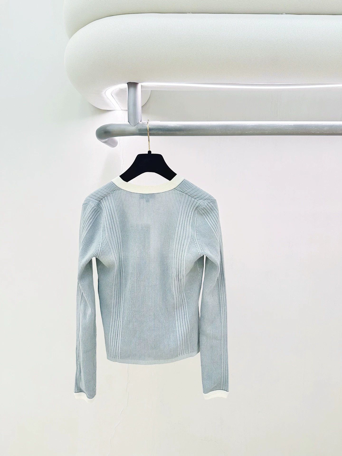 Chanel Chanel gray knit cardigan 34 used Size XS / US 0-2 / IT 36-38 - 2 Thumbnail