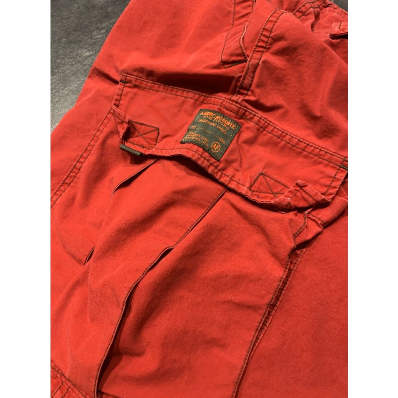 Abercrombie & Fitch Abercrombie & Fitch Mens Medium Red Distressed Cargo Shorts Size US 31 - 5 Thumbnail