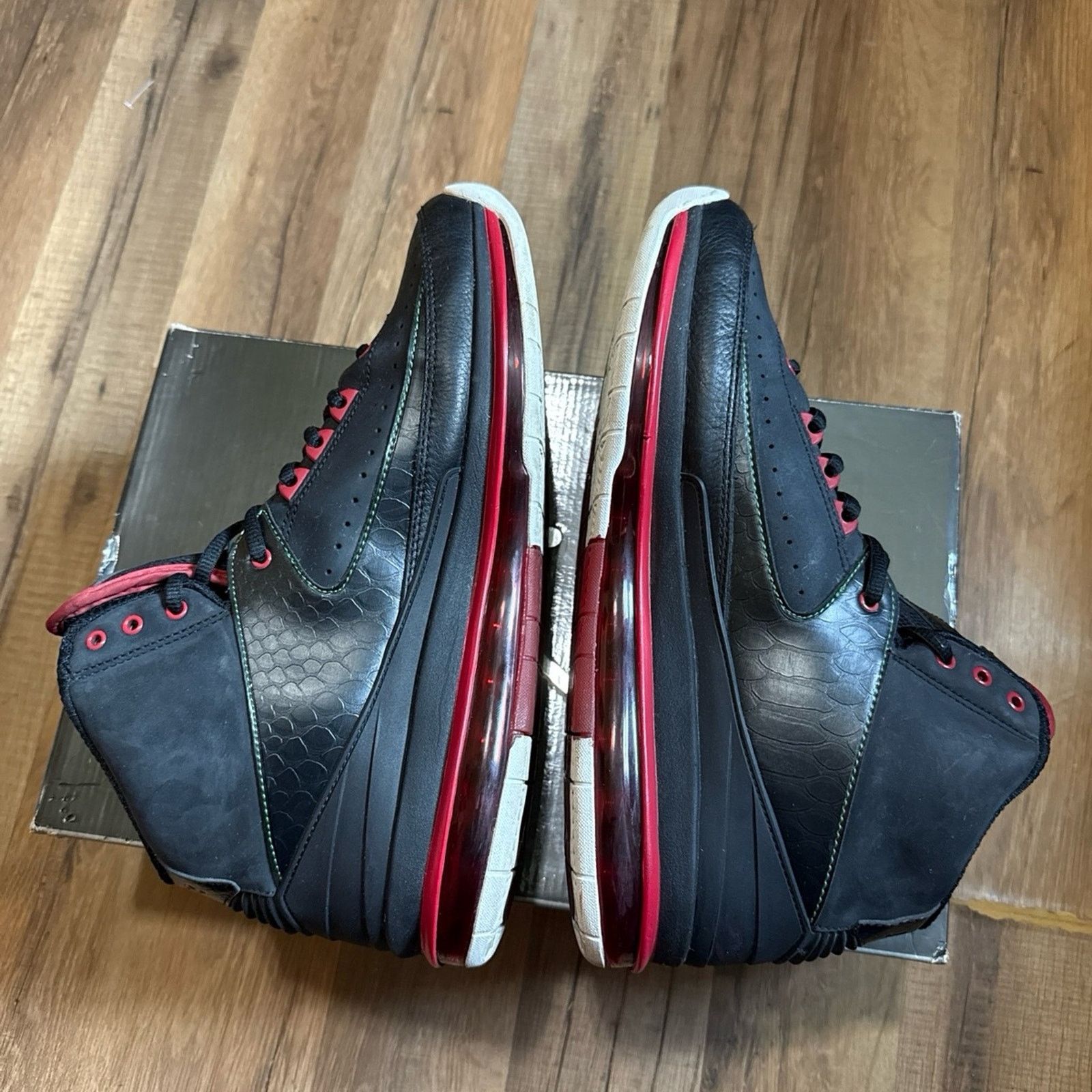 Jordan Brand 2011 Air Jordan 2.0 Black Classic Green Varsity Red Gucci Size US 10.5 / EU 43-44 - 4 Thumbnail