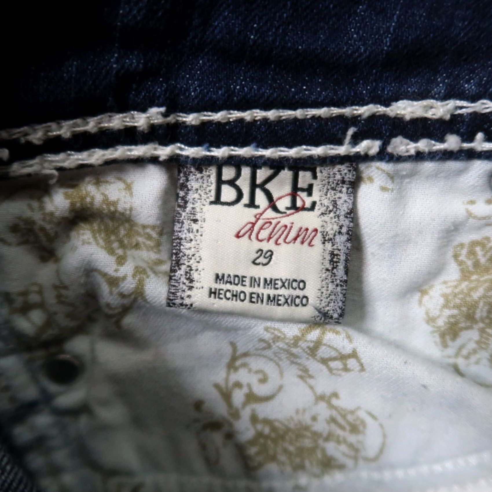 Vintage BKE Buckle Women's Capri Jeans 29 Blue Denim Slimming Stretch 5-Pocket Regular Rise Low Inseam 23 Size 29" - 4 Thumbnail