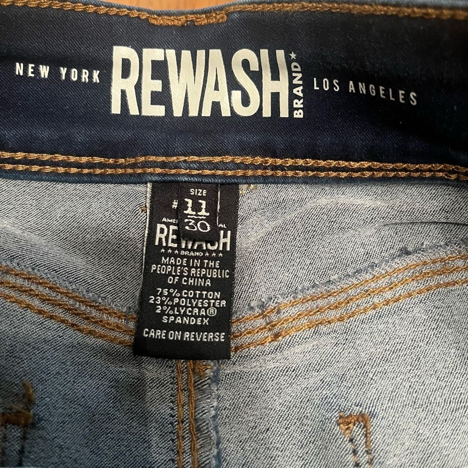 Vince Rewash High Rise Vince Short, size 11 Size M / US 6-8 / IT 42-44 - 4 Thumbnail