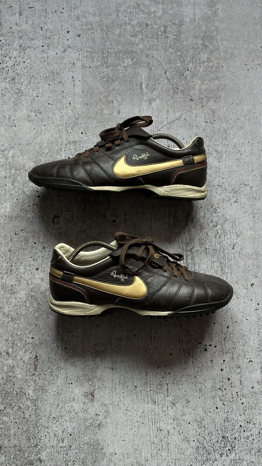 Nike 2007 Nike Ronaldinho R10 Vintage Leather Soccer Boots Size US 11 / EU 44 - 1 Thumbnail