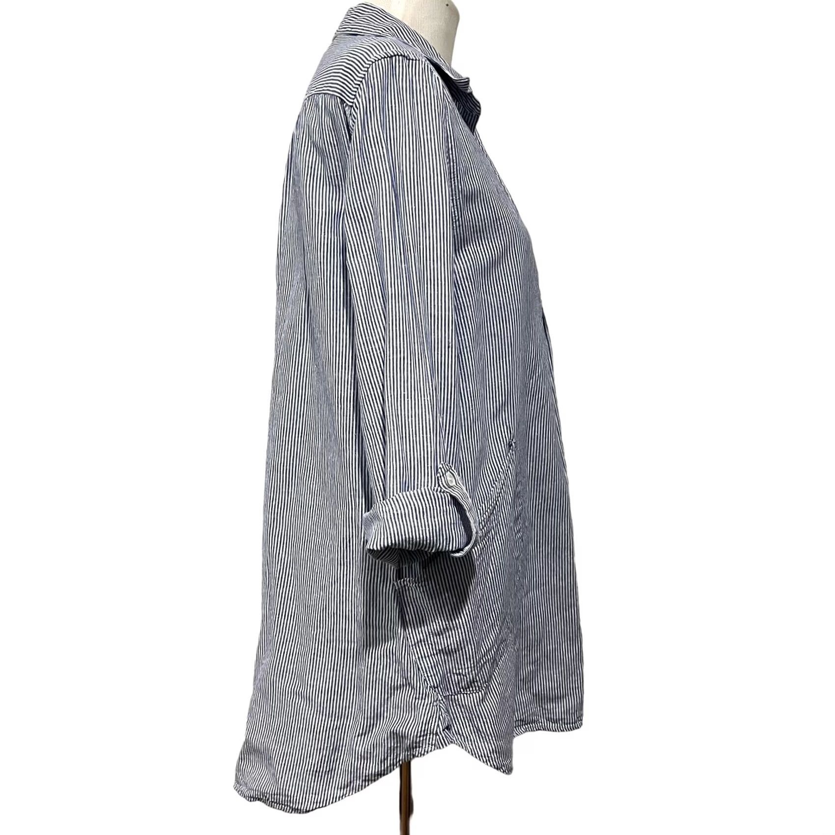 Vintage VINTAGE For Cynthia Blue Striped Linen Blend Cover Up Tunic Roll Tab Sleeves M Women Shirt, Blues, 32-33 Length, 40 Chest, 24 Sleeve, Preowned Size M / US 6-8 / IT 42-44 - 7 Thumbnail